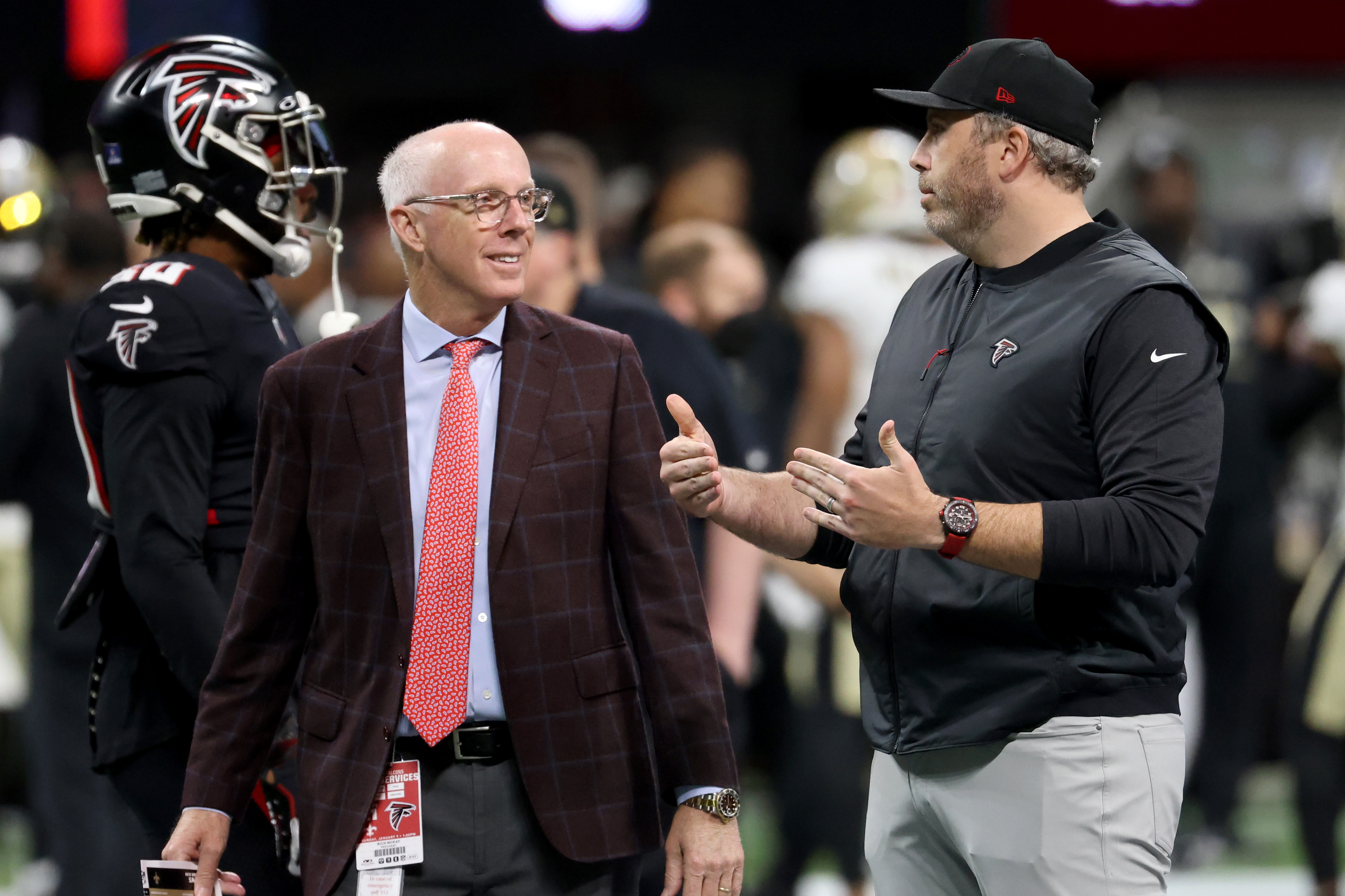 Arthur Smith and Terry Fontenot visit Mercedes-Benz Stadium