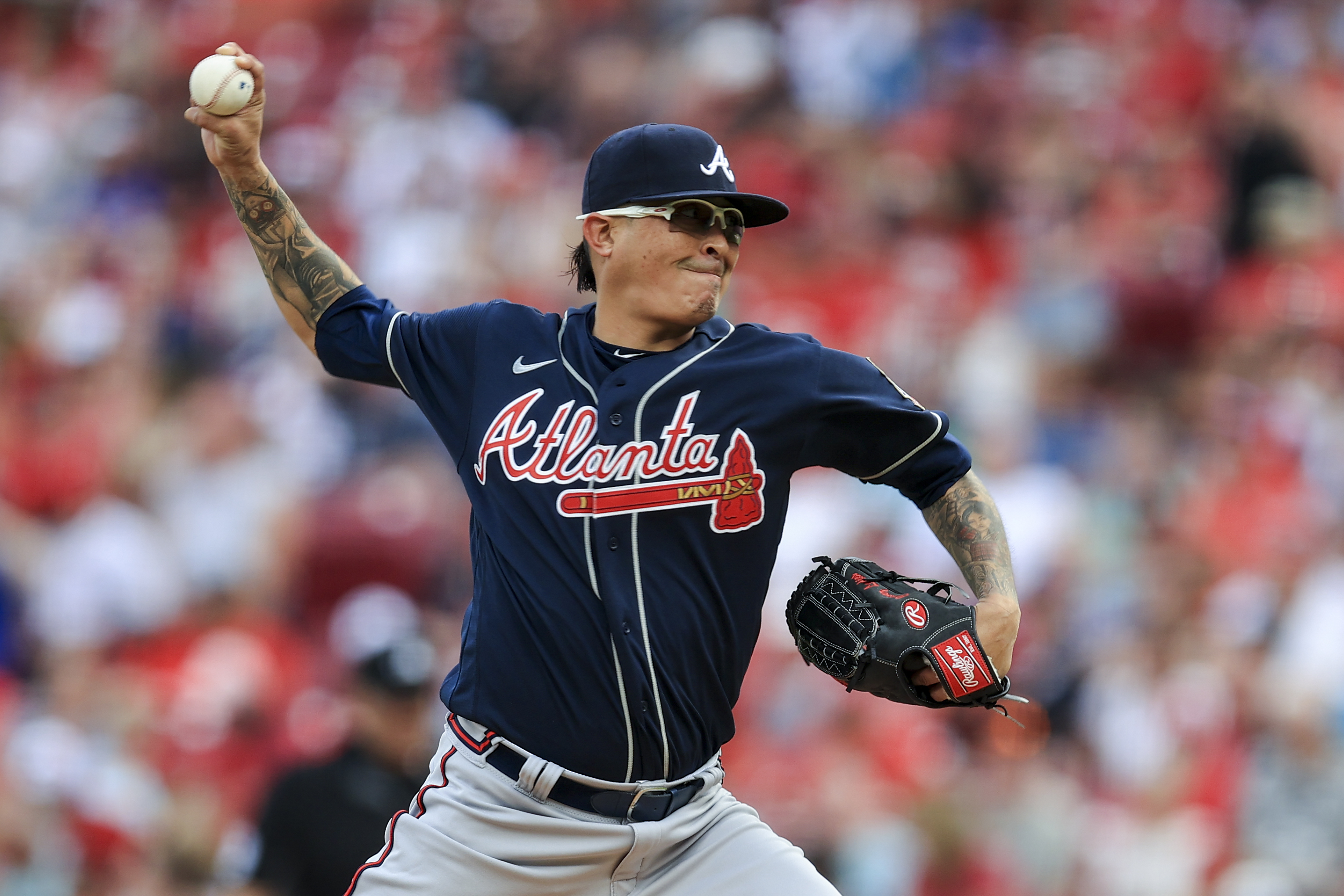 Jesse Chavez of the Atlanta Braves pitches during the seventh