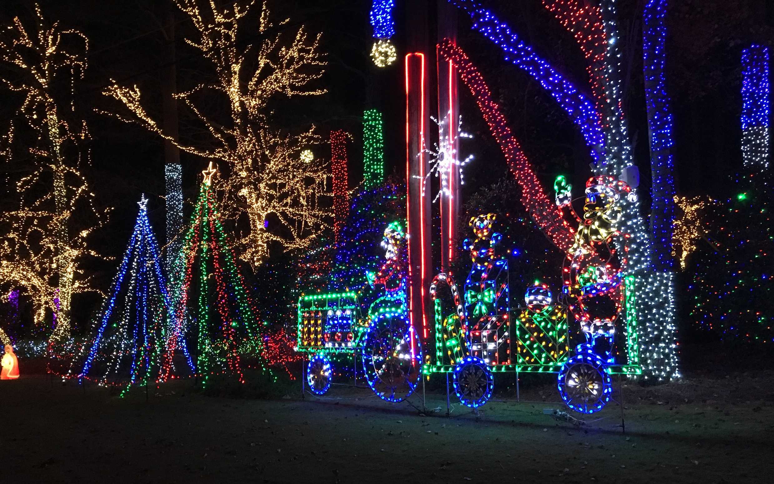 Christmas in Atlanta Cobb home has huge, free Christmas display