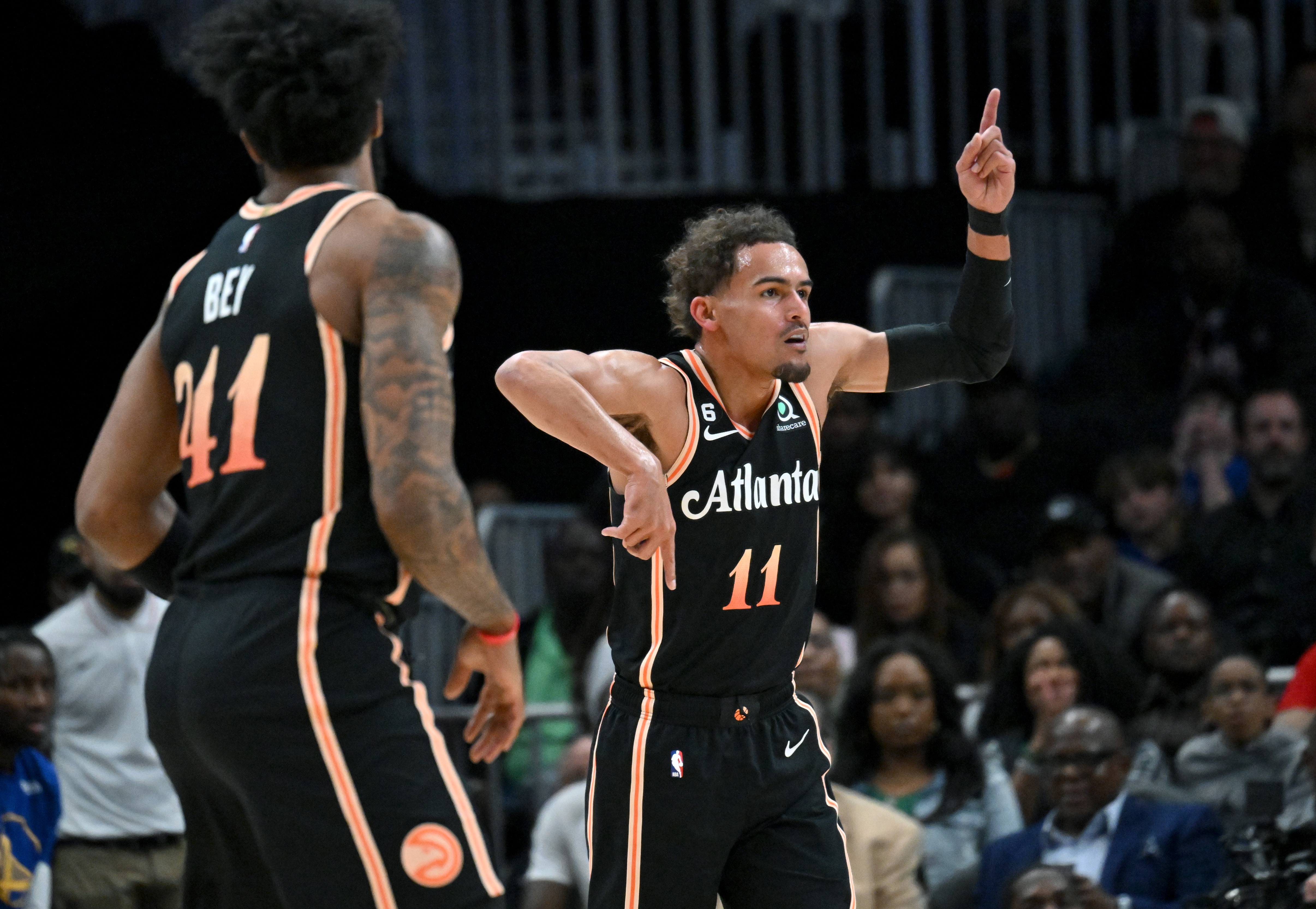 Trae Young, Hawks hand Warriors 10th straight road loss, 127-119