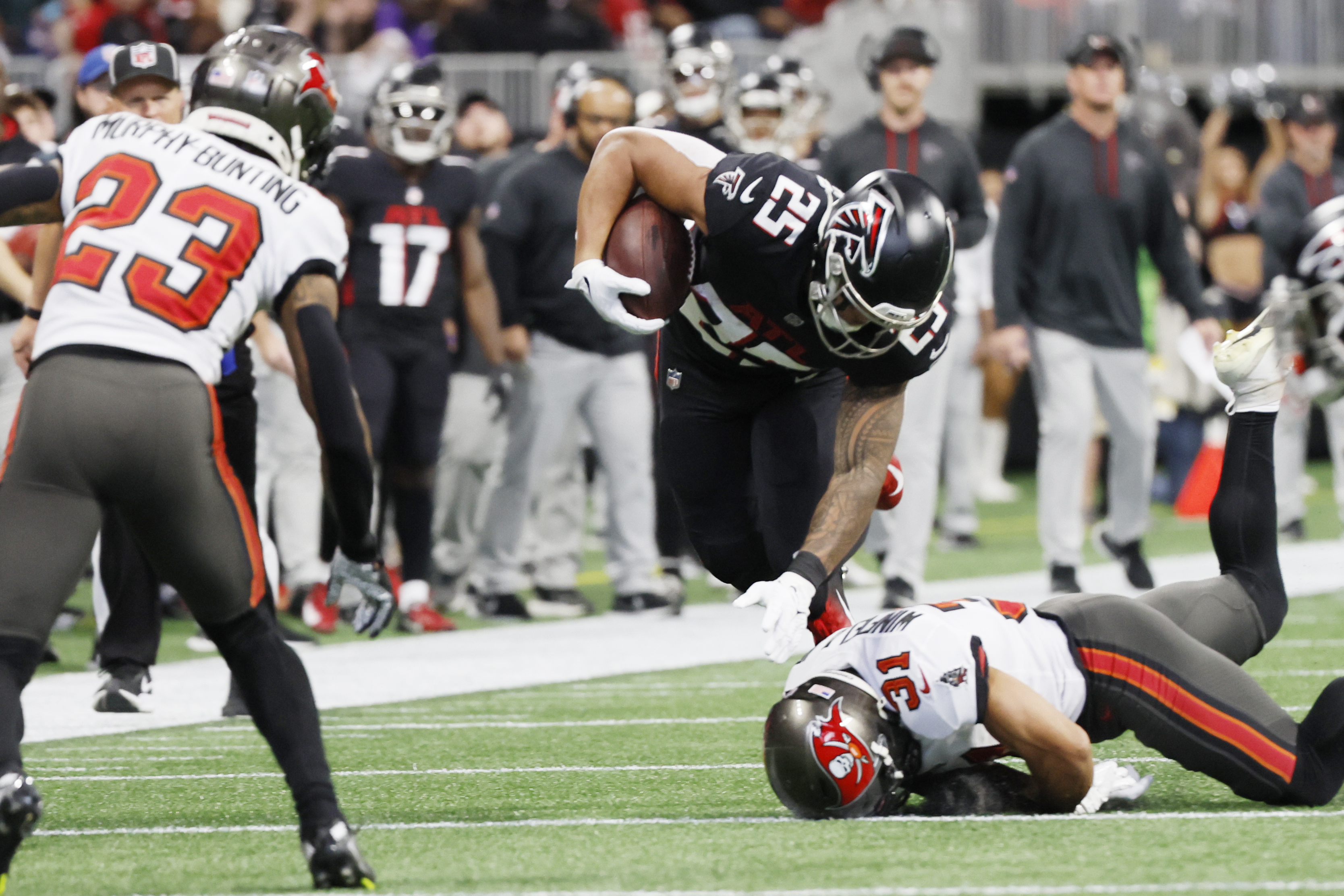 Atlanta Falcons wide receiver Drake London (5) works during the second half  of an NFL football game against the Tampa Bay Buccaneers, Sunday, Jan. 8,  2023, in Atlanta. The Atlanta Falcons won