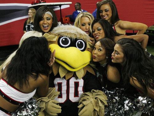 Falcons cheerleaders go throwback, too