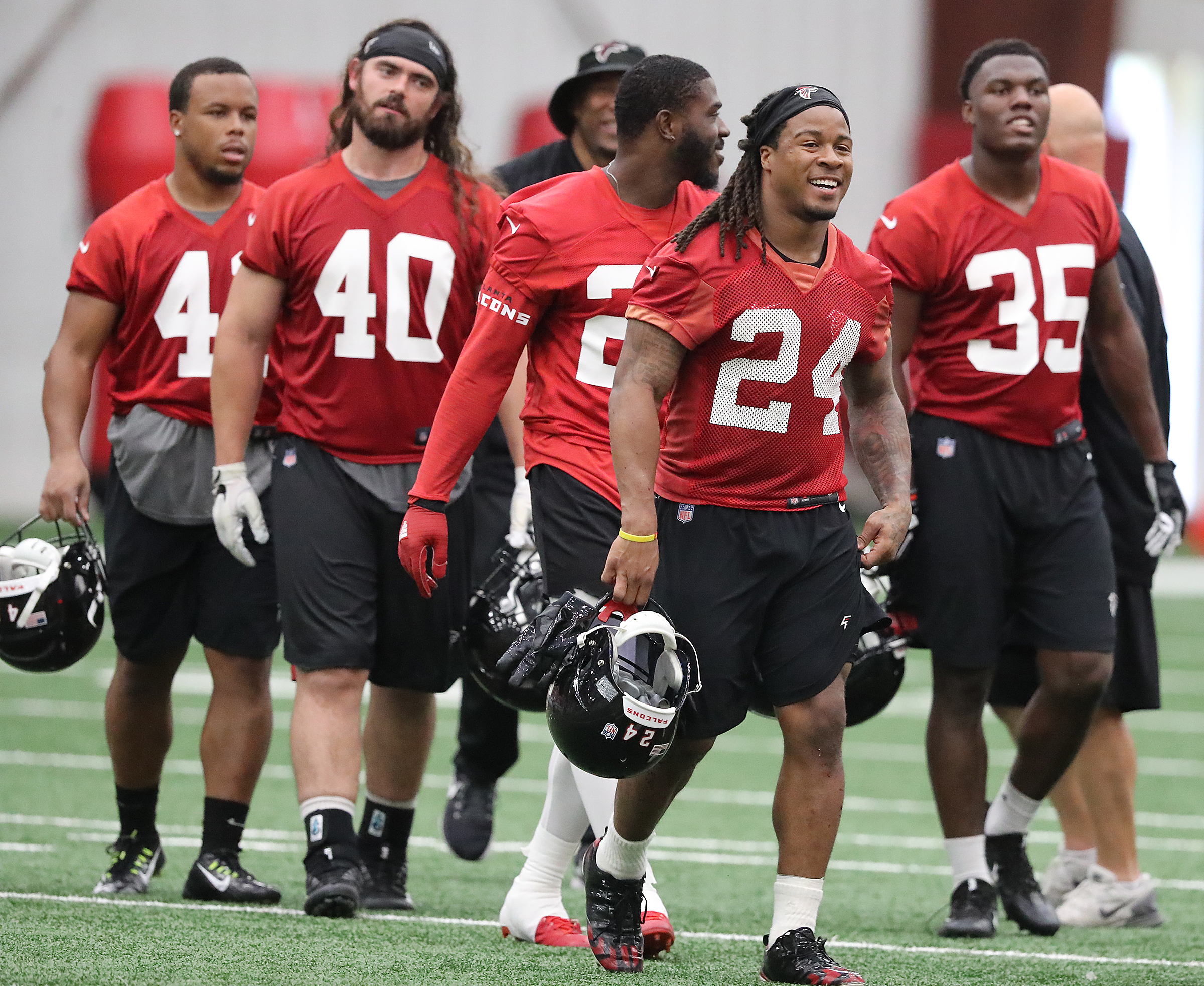 Atlanta Falcons: Uniforms won't change in 2018, but they should