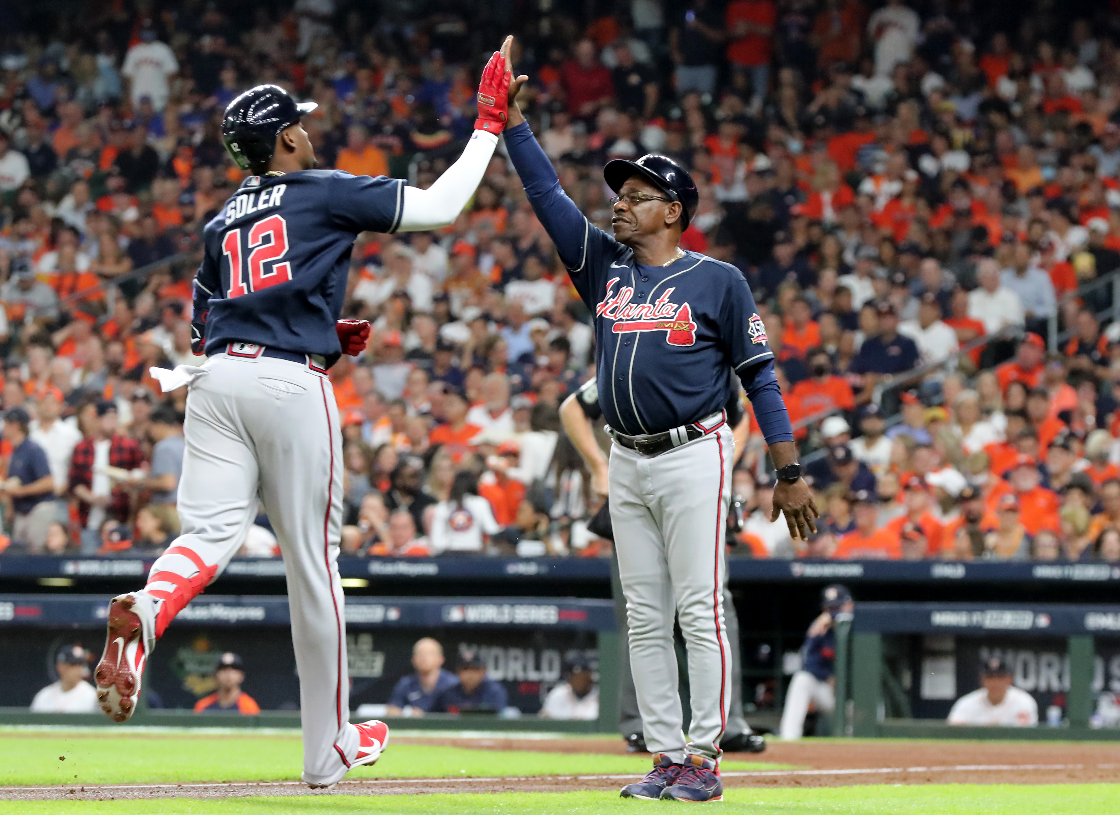 Ozzie Albies gets America free Taco Bell tacos after stealing base in World  Series