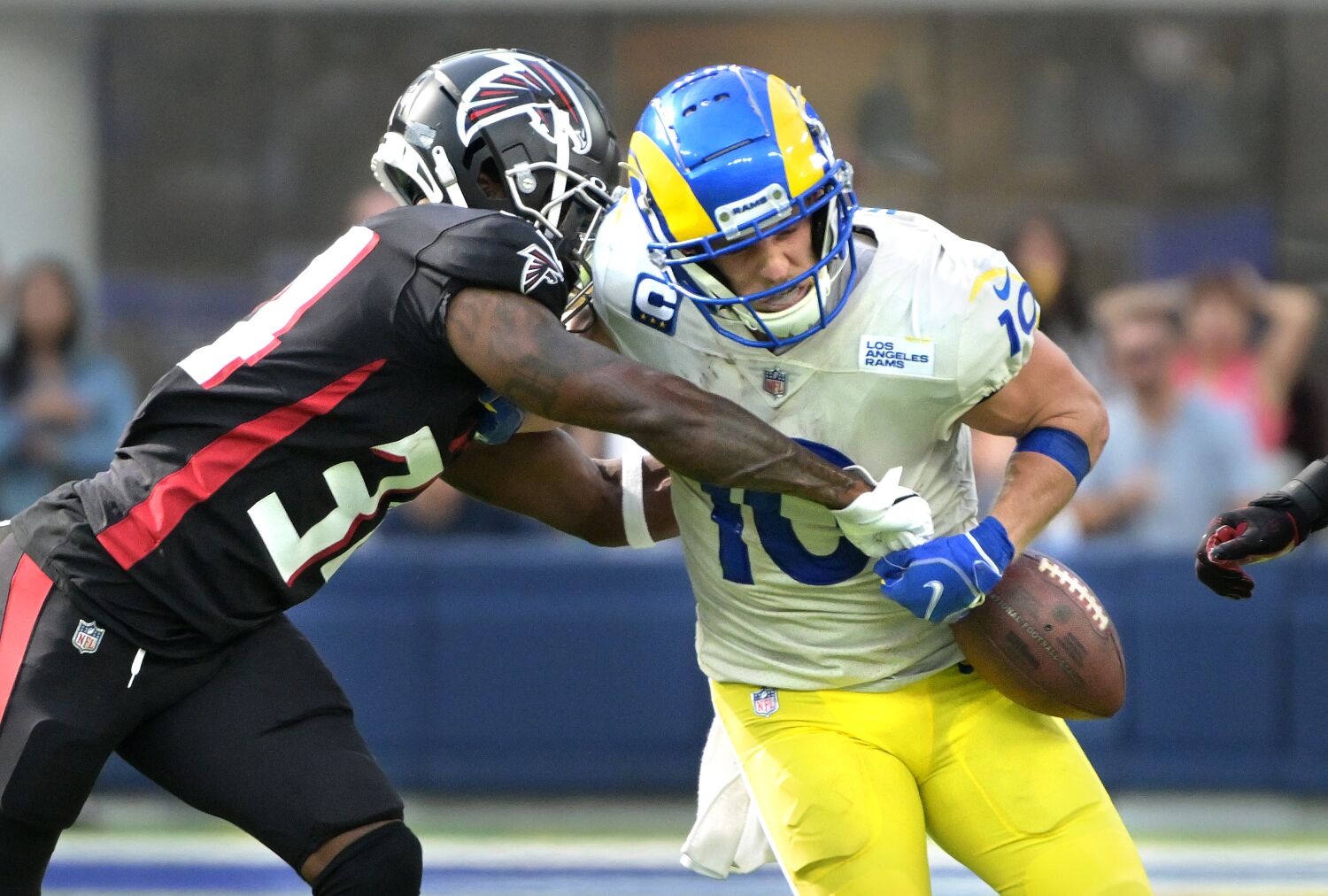 Troy Andersen, Will Dissly exchange jerseys after Falcons win in