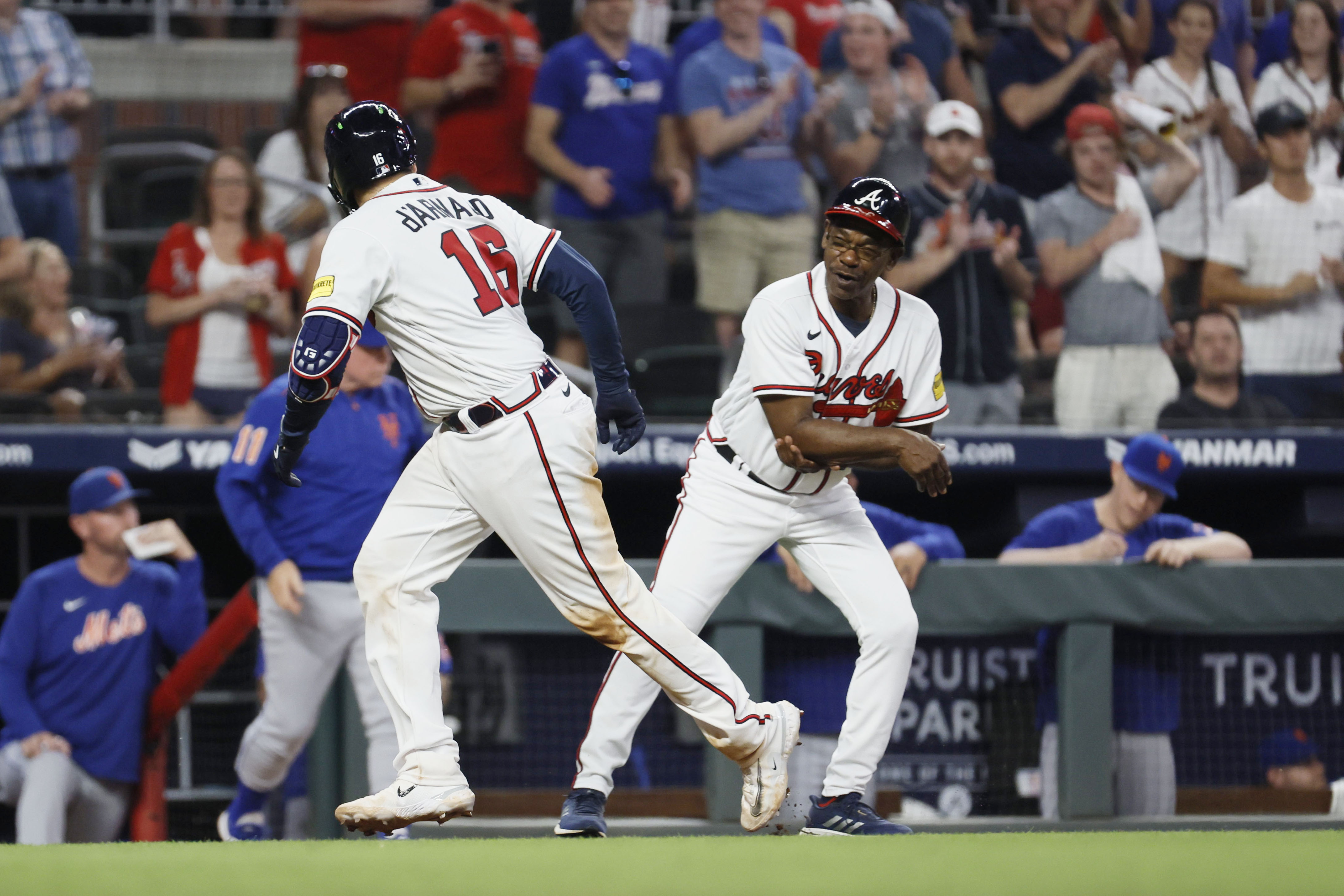 Ozzie Albies' walk-off HR ends sweep of Mets; Braves' AJ Smith