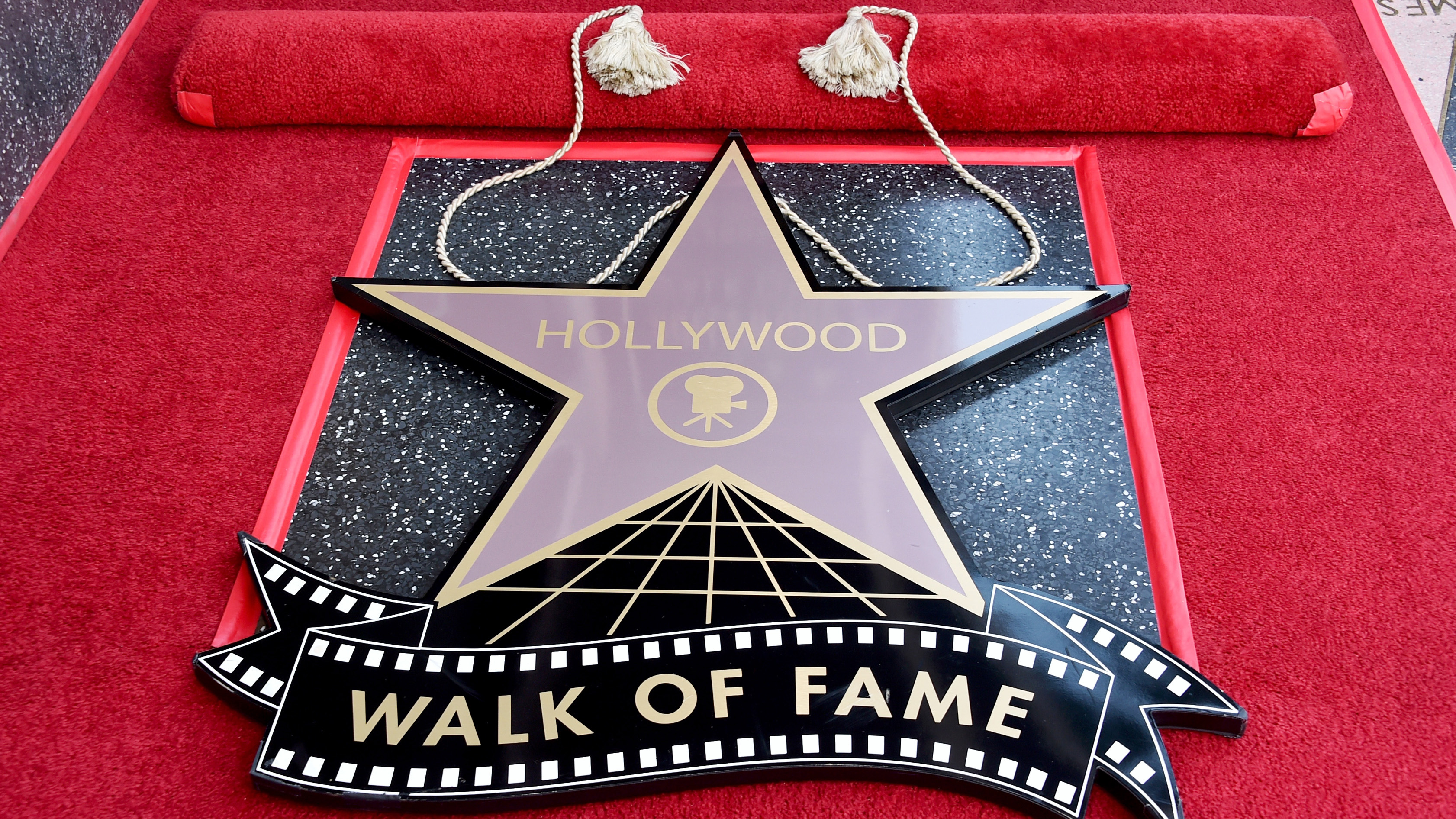 Here S How Celebrities Get Stars On The Hollywood Walk Of Fame