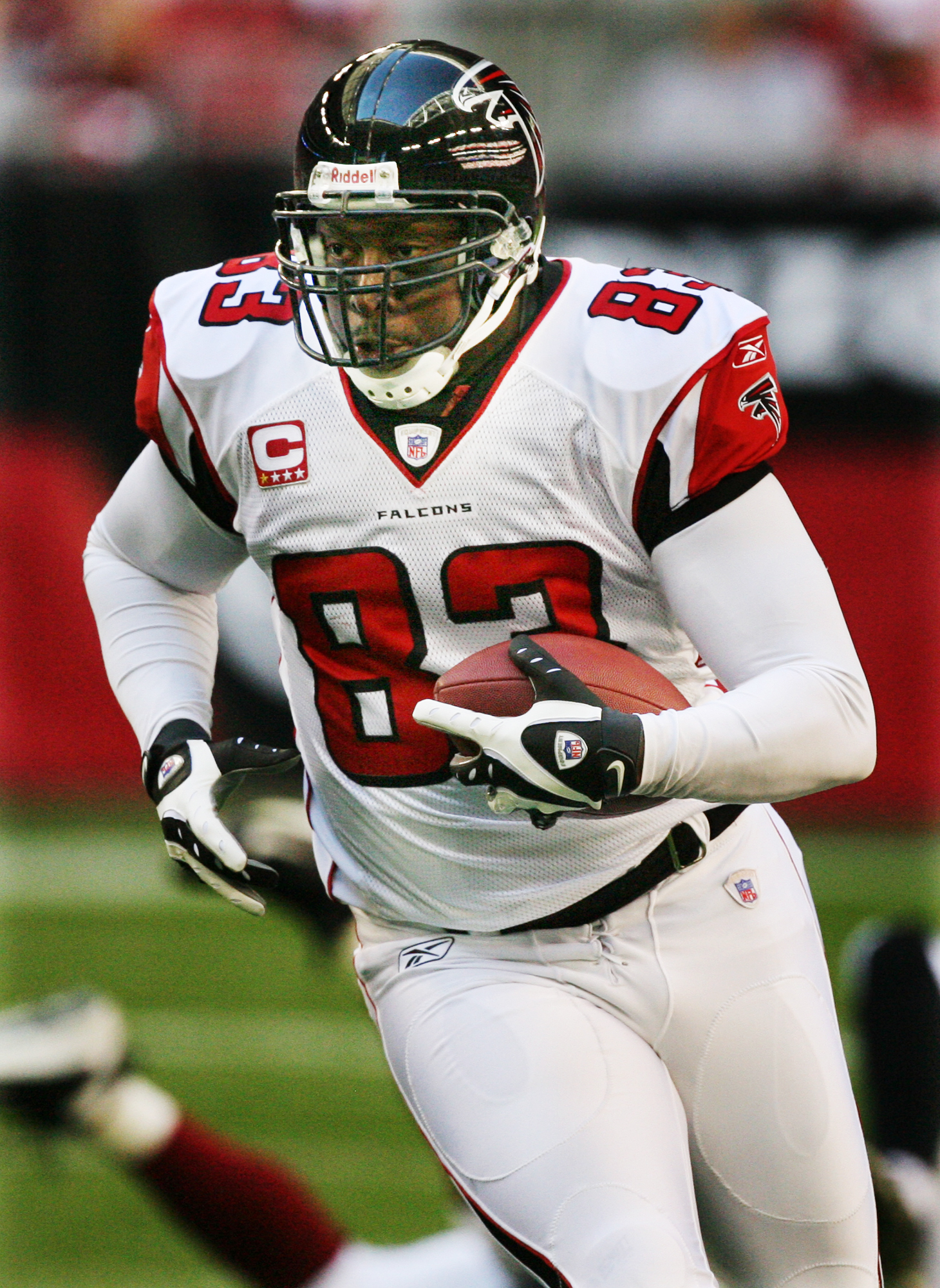 Alge Crumpler Signed Falcons 8x10 Photo (Beckett COA)