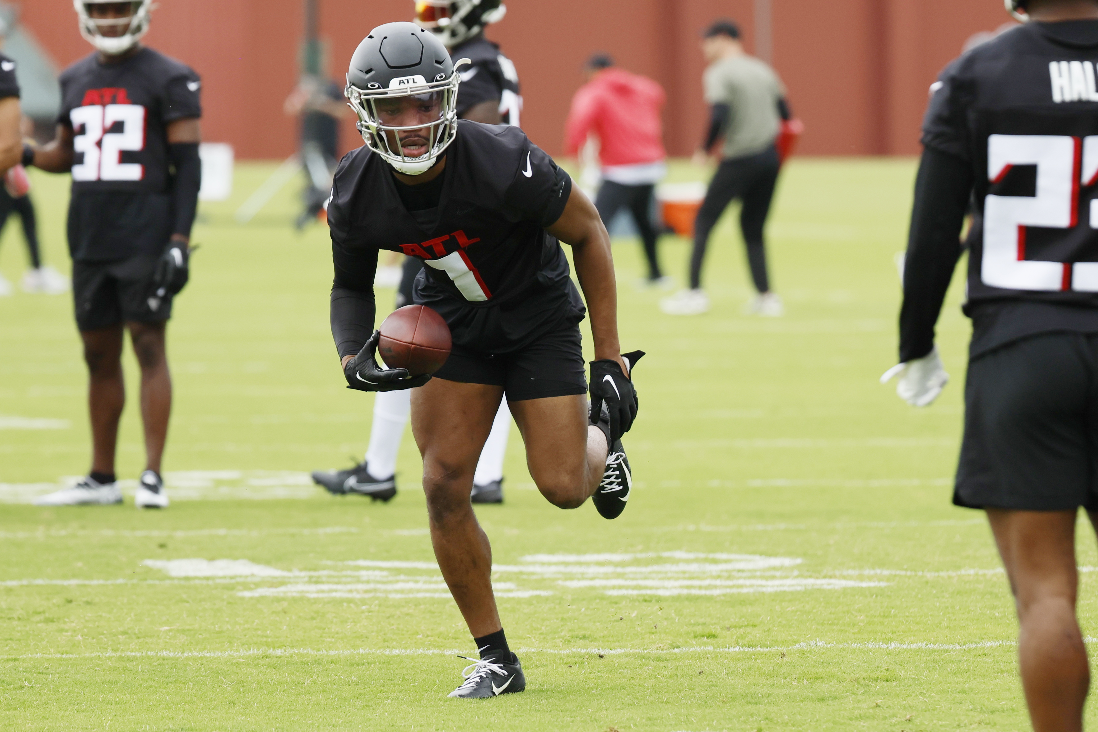 Falcons cornerback Jeff Okudah carted off practice field with