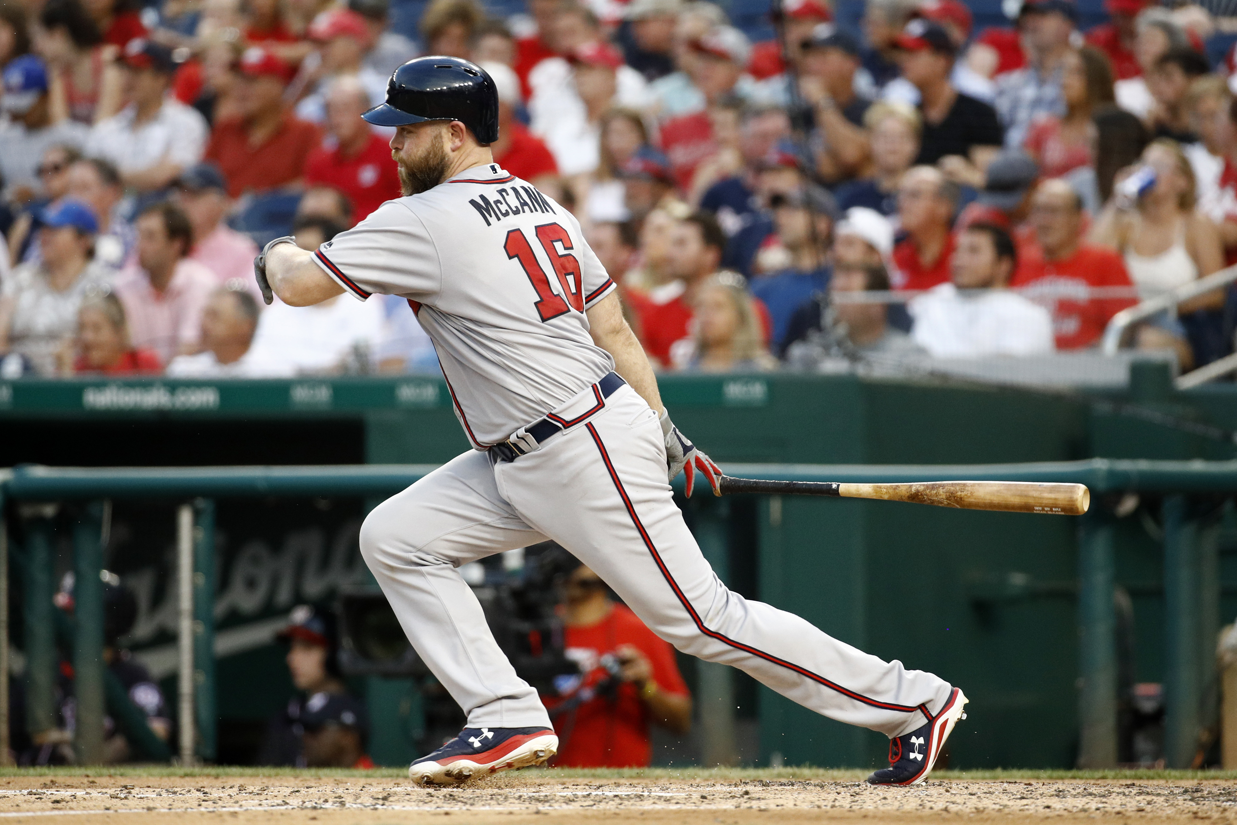 August 21, 2019: Atlanta Braves catcher Tyler Flowers heads to