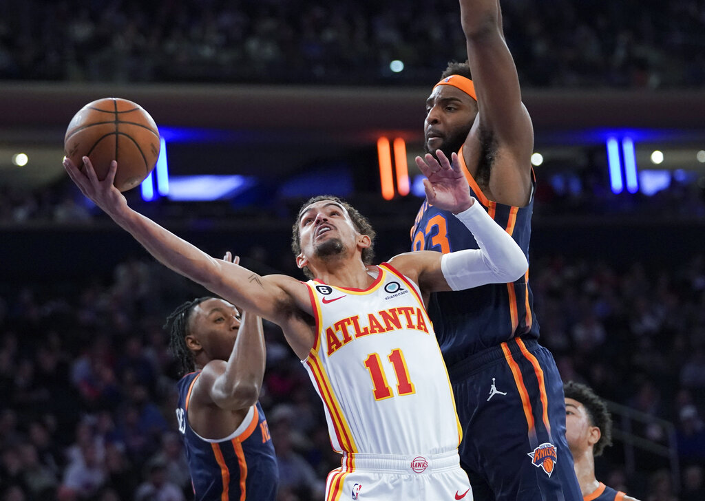 Hawks' Murray to miss about 2 weeks with sprained left ankle