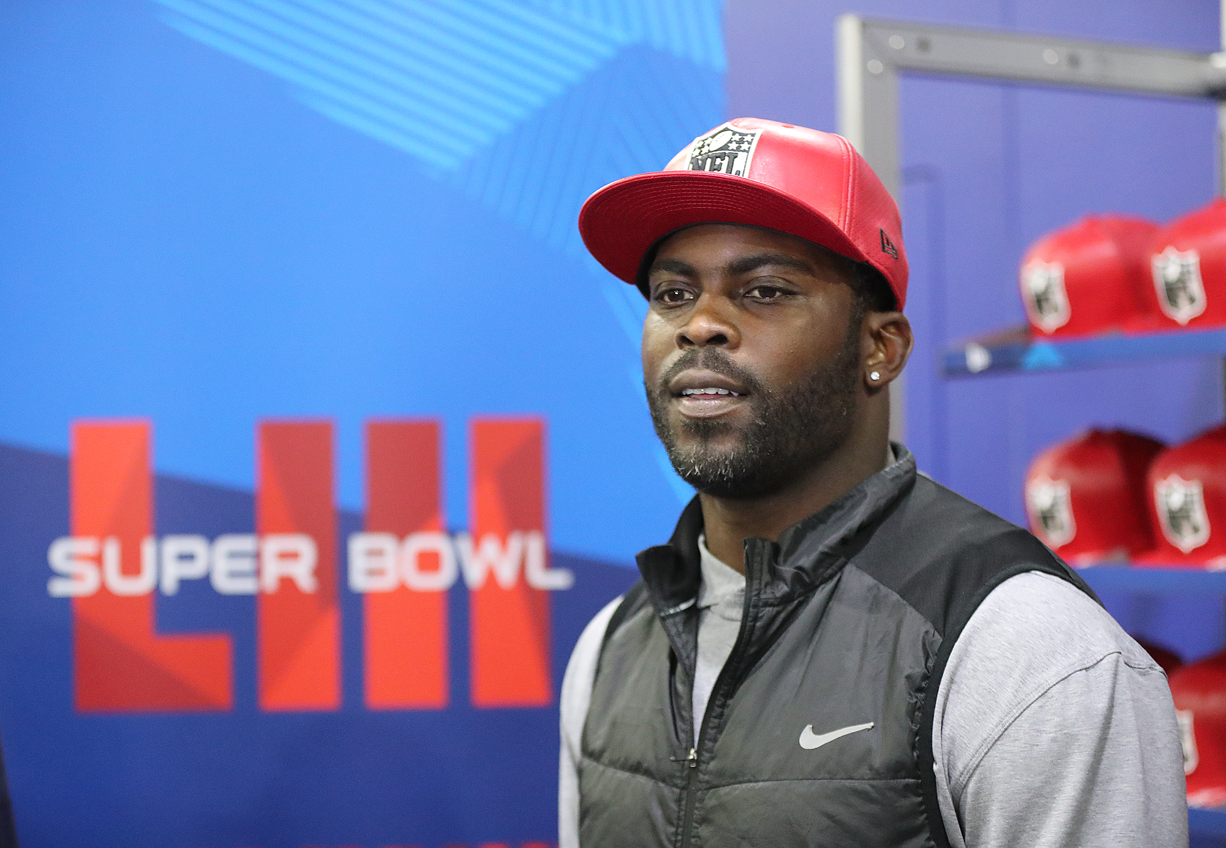 Mike Vick draws a crowd at Atlanta Super Bowl festivities