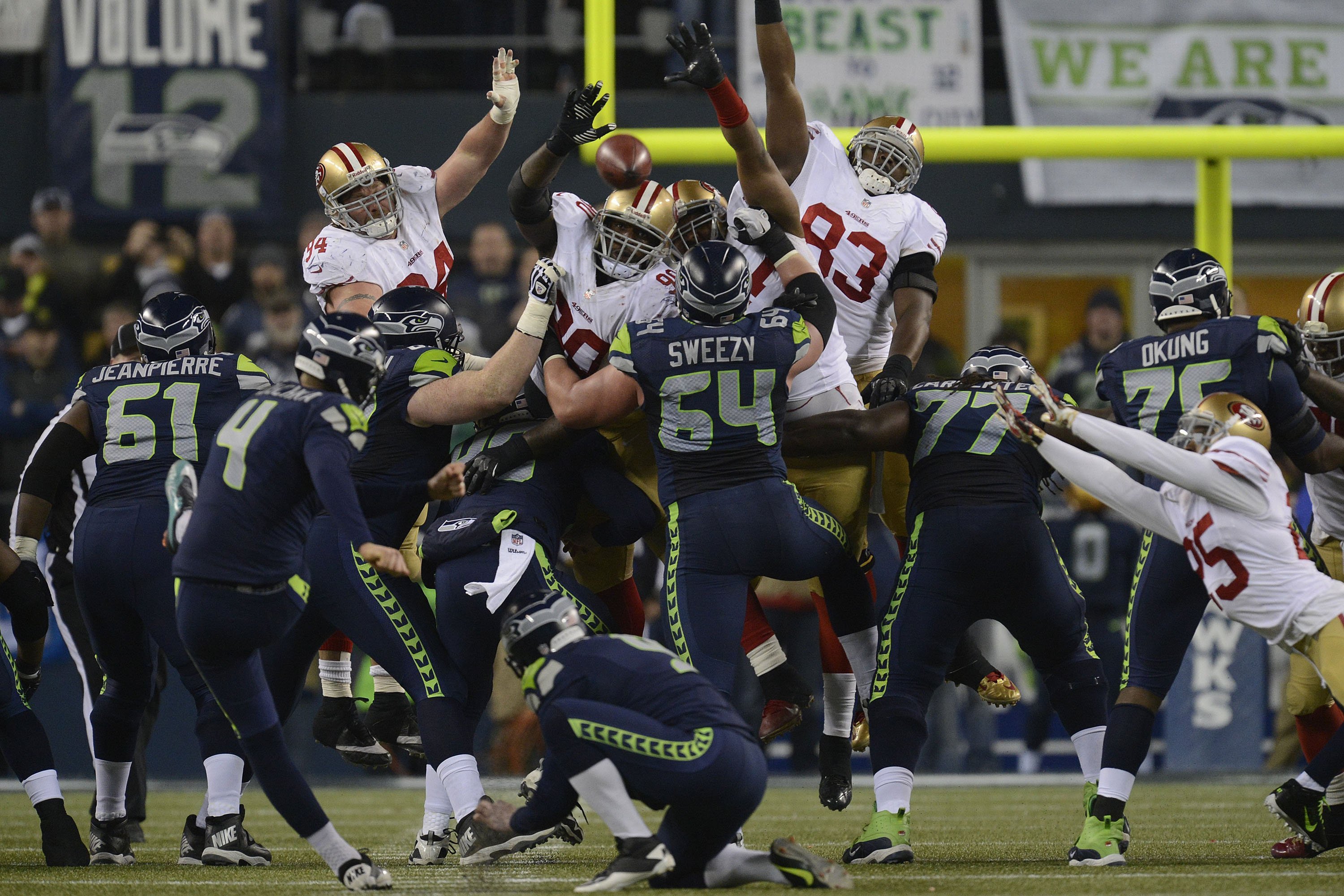 Seattle Seahawks Steven Hauschka (R) kicks a 30 yard field goal in