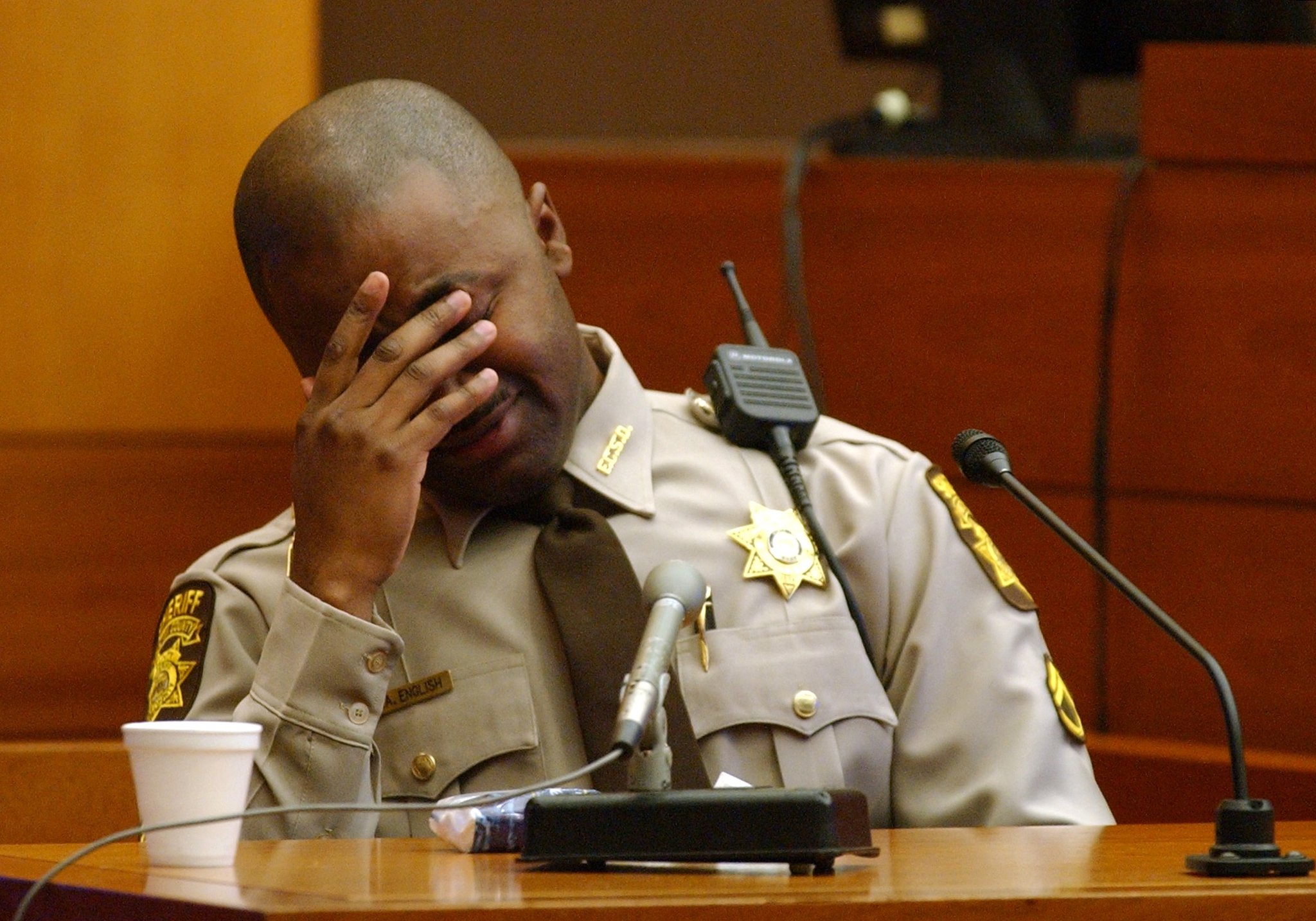 Fulton County Sheriff’s Deputy Aldranon English breaks down as he recalls being shot when he and partner Richard Kinchen went out to serve a warrant on Jamil Abdullah Al-Amin on March 16, 2000. Photographed in Fulton Superior Court in downtown Atlanta on Feb. 19, 2002. (Bita Honarvar/AJC file photo)