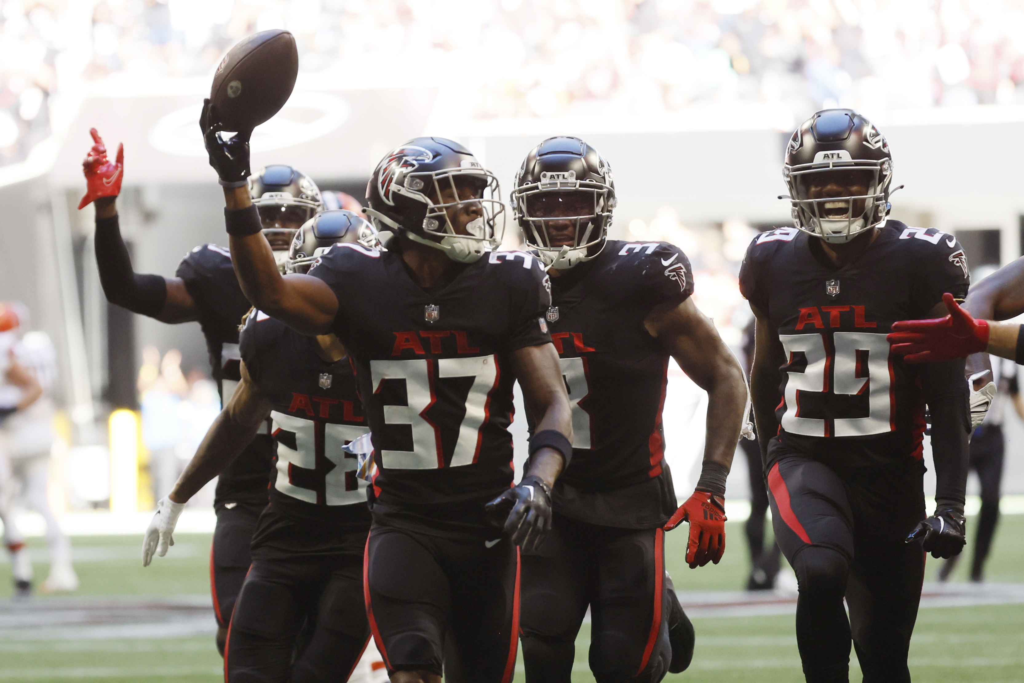 Atlanta Falcons on X: Big Dawgs Hunt(ley) the endzone. First career TD for Caleb  Huntley‼️ 