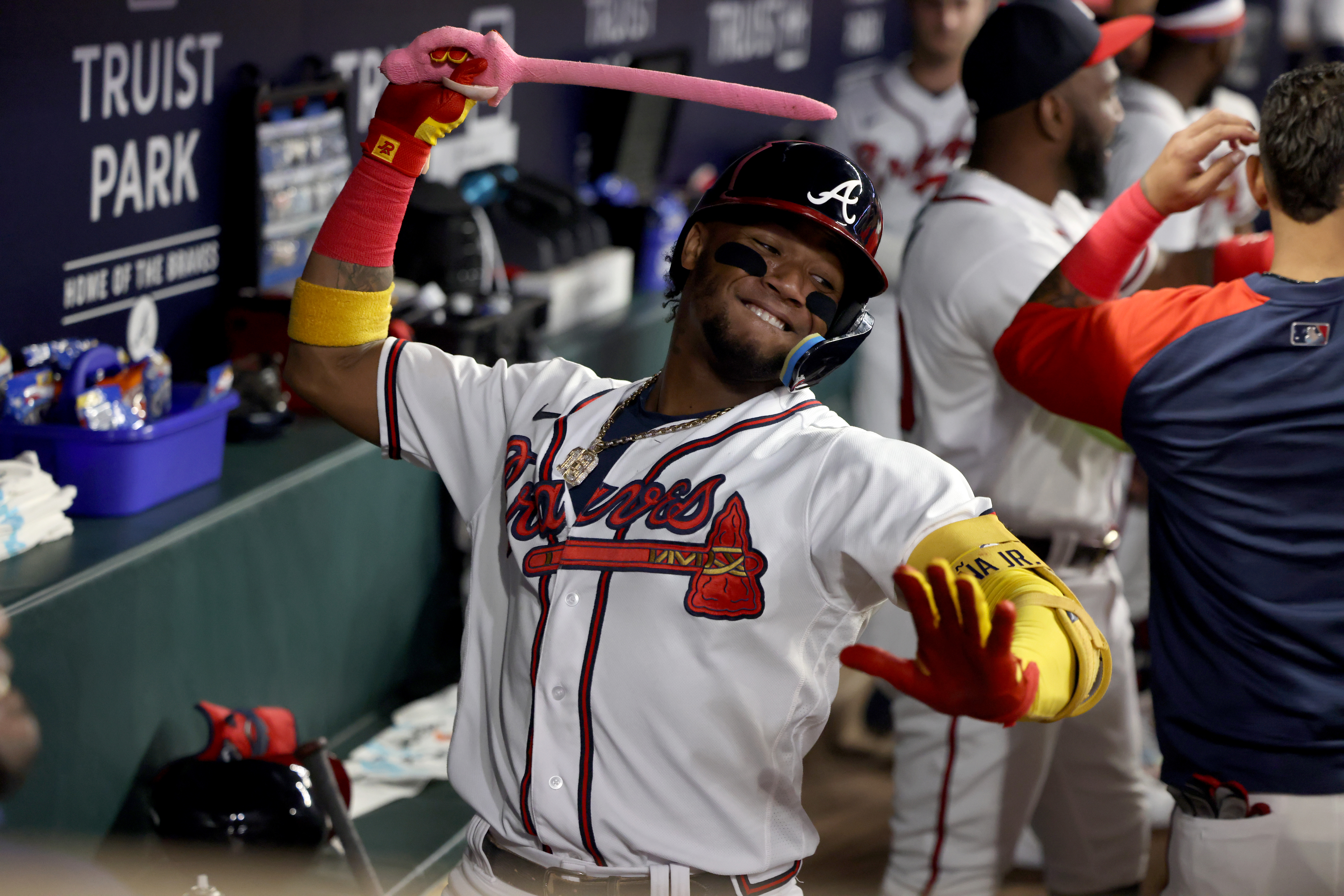 Bally Sports: Braves on X: Ozzie Albies has exited the game after  apparently injuring his right hand.  / X