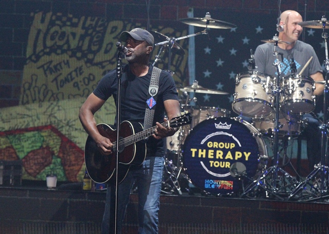 Hootie & the Blowfish Atlanta concert had Waffle House backdrop