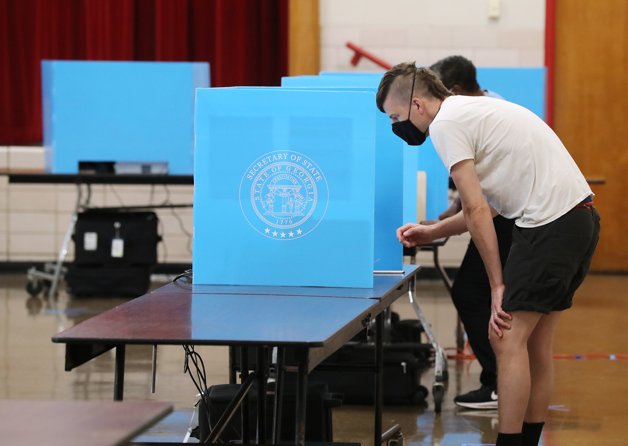 Ryan Fetter casts his ballot Tuesday during the election runoff at Flat Shoals Elementary School in Atlanta. Curtis Compton / ccompton@ajc.com