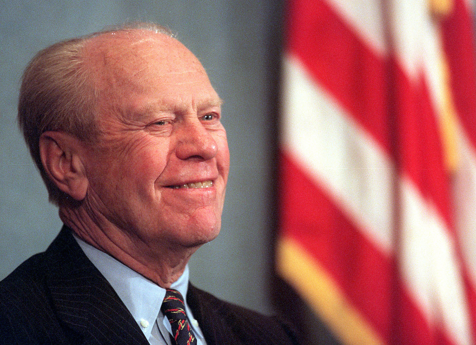 KRT NEWS STORY SLUGGED: FORD KRT PHOTOGRAPH BY KHUE BUI (KRT304-June 2) Former President Gerald R. Ford listens at the National Press Club in Washington, D.C., prior to addressing the audience on June 1, 1998. (KRT) PL, KD (hew214.47) 1998 (COLOR)