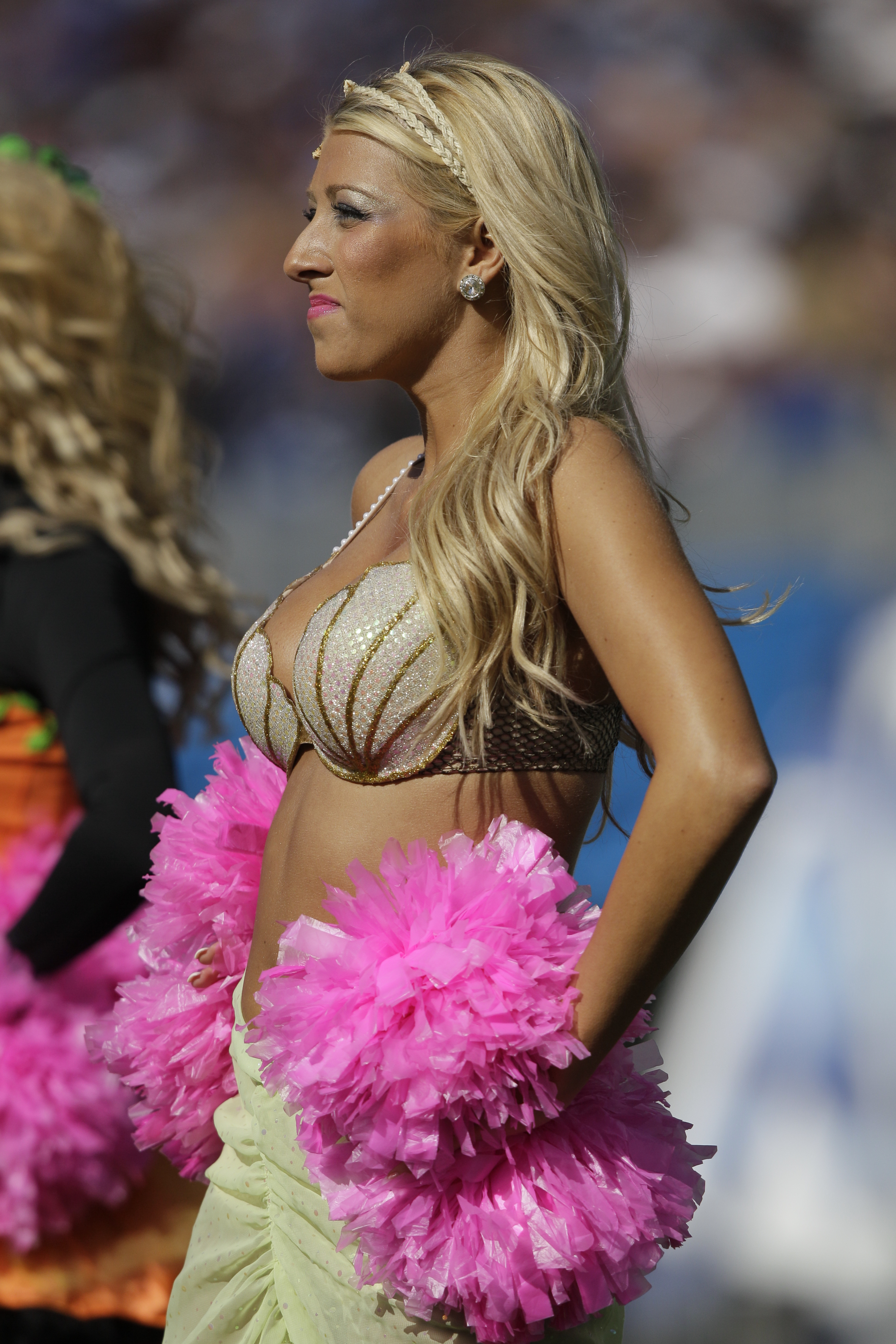 NFL cheerleaders dress for Halloween