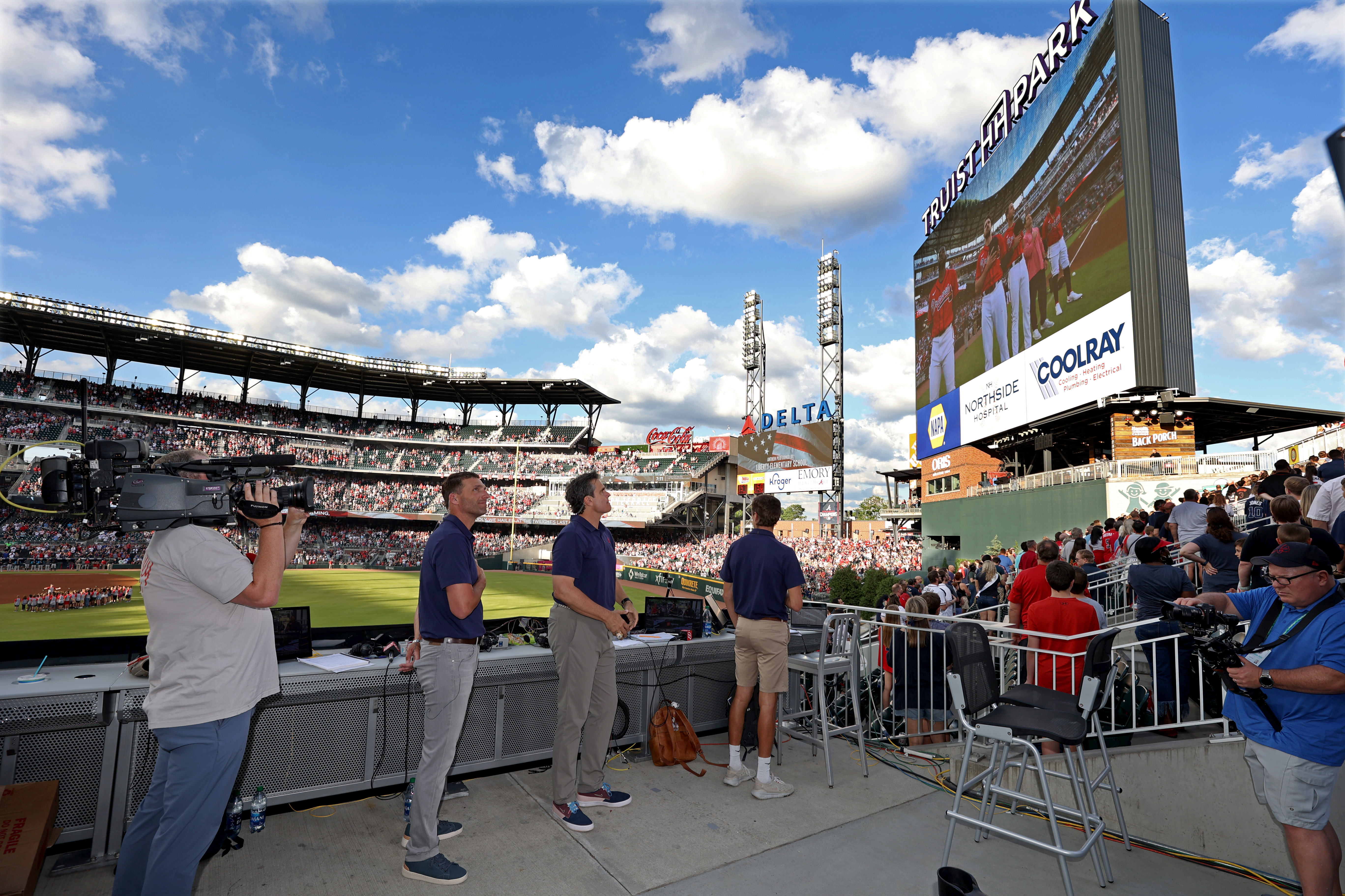 Chip Caray, Jeff Francoeur on the 2022 Braves and returning to road