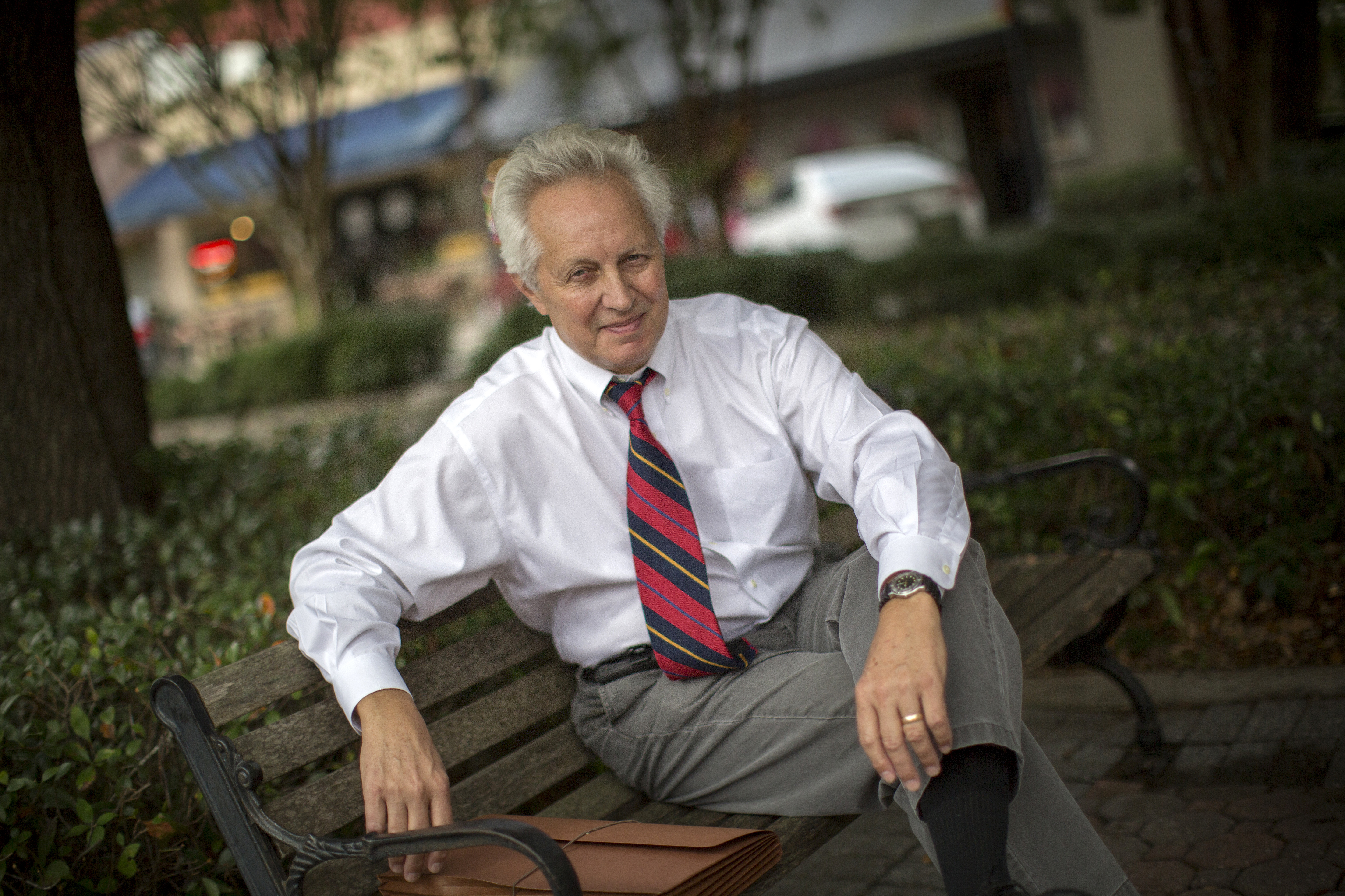 BRUNSWICK, GA - NOVEMBER 05, 2015: David Peterson, a former Glynn Assistant District Attorney sits on a park bench in downtown Brunswick, Ga., Thursday, Nov. 5, 2015. Higgins former boss was the Glynn County District Attorney Jackie Johnson. CREDIT: Stephen Morton for The Atlanta Journal Constitution