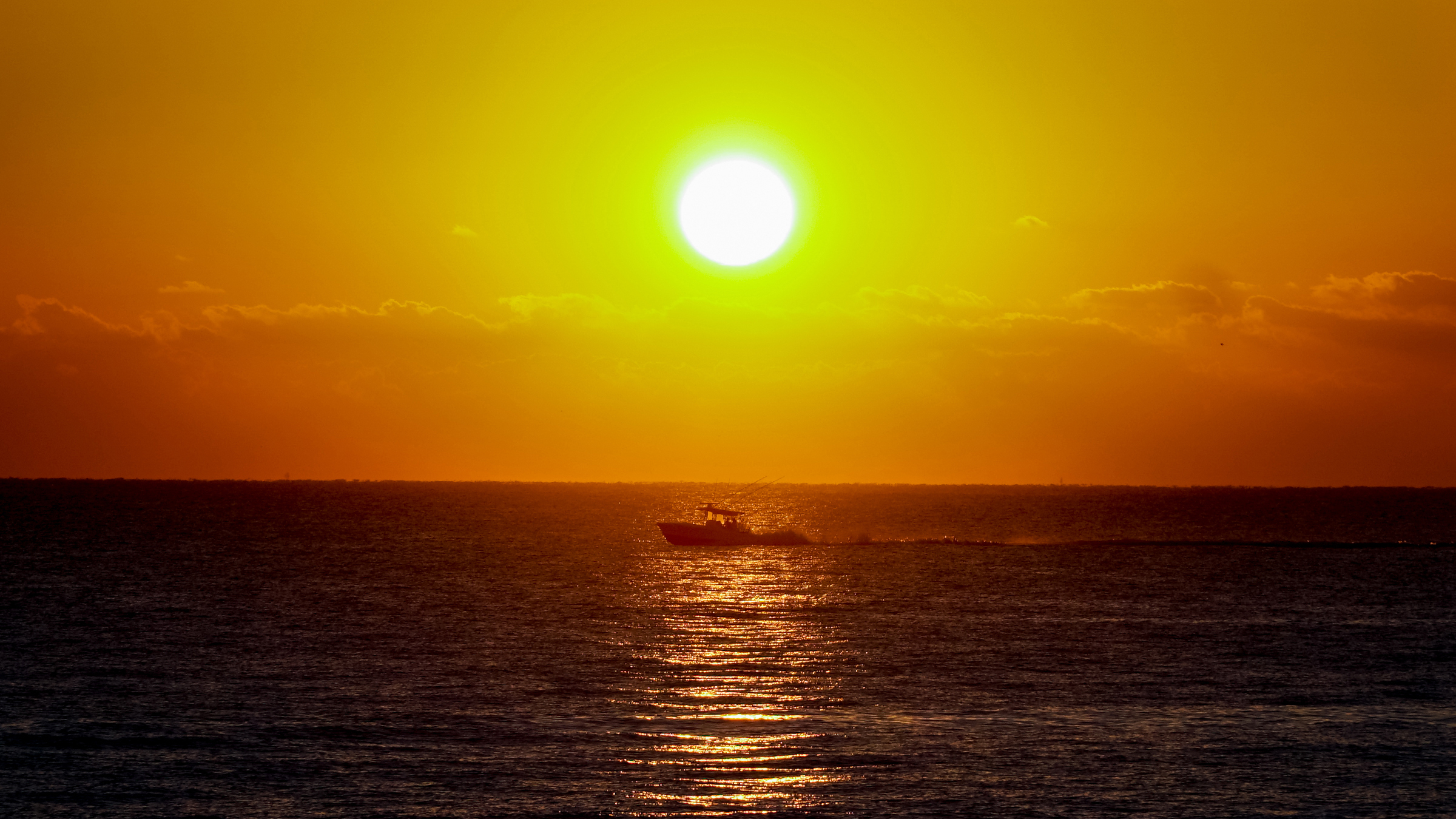 Forecasters expect a mostly sunny sky with highs in the upper 70s today. (Richard Graulich / The Palm Beach Post)