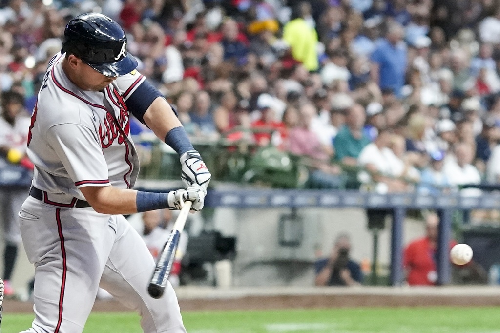 Braves hit homers, Kirby Yates wins final battle in victory over