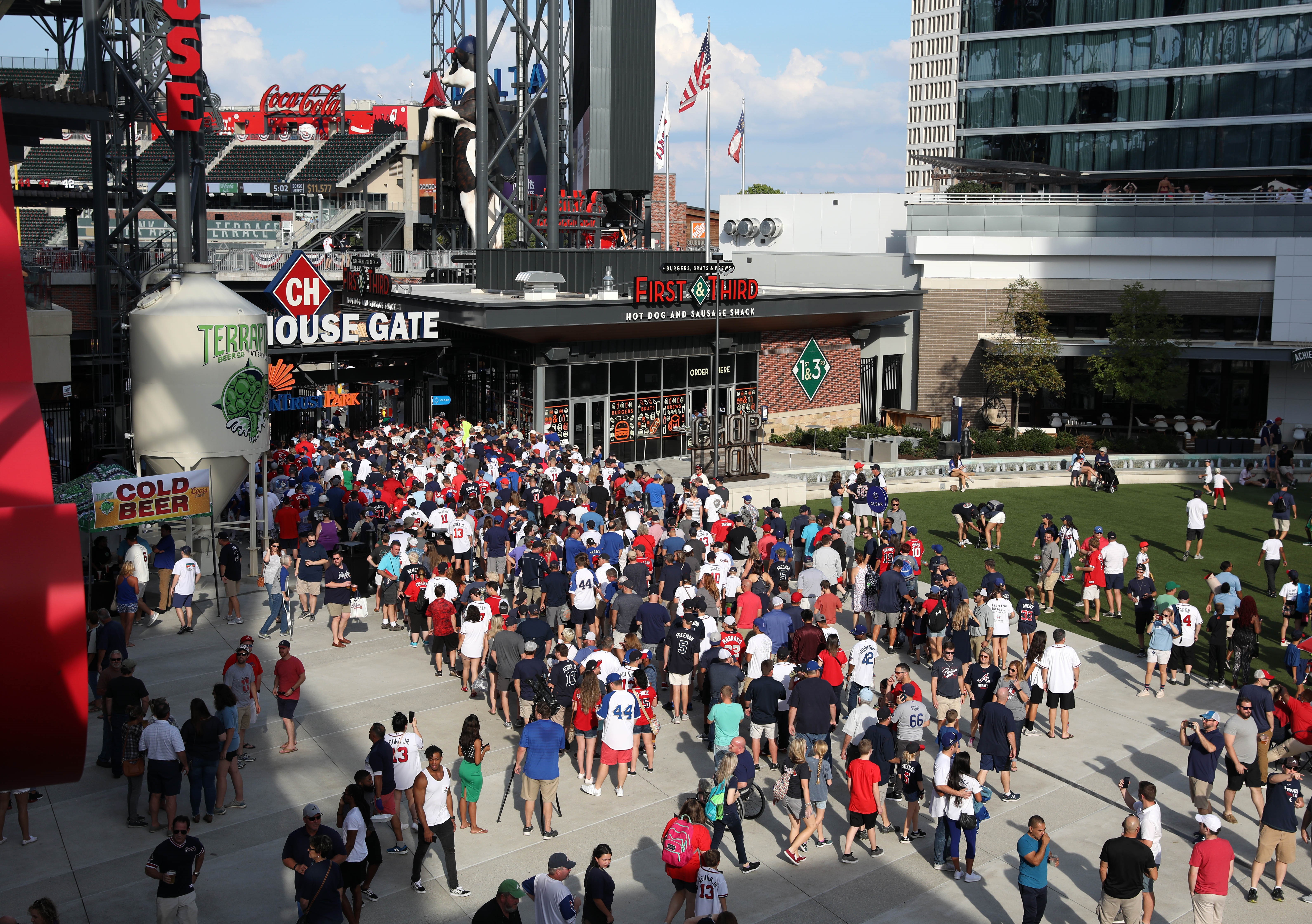 Photos: The scene at the Braves' first playoff game at SunTrust Park