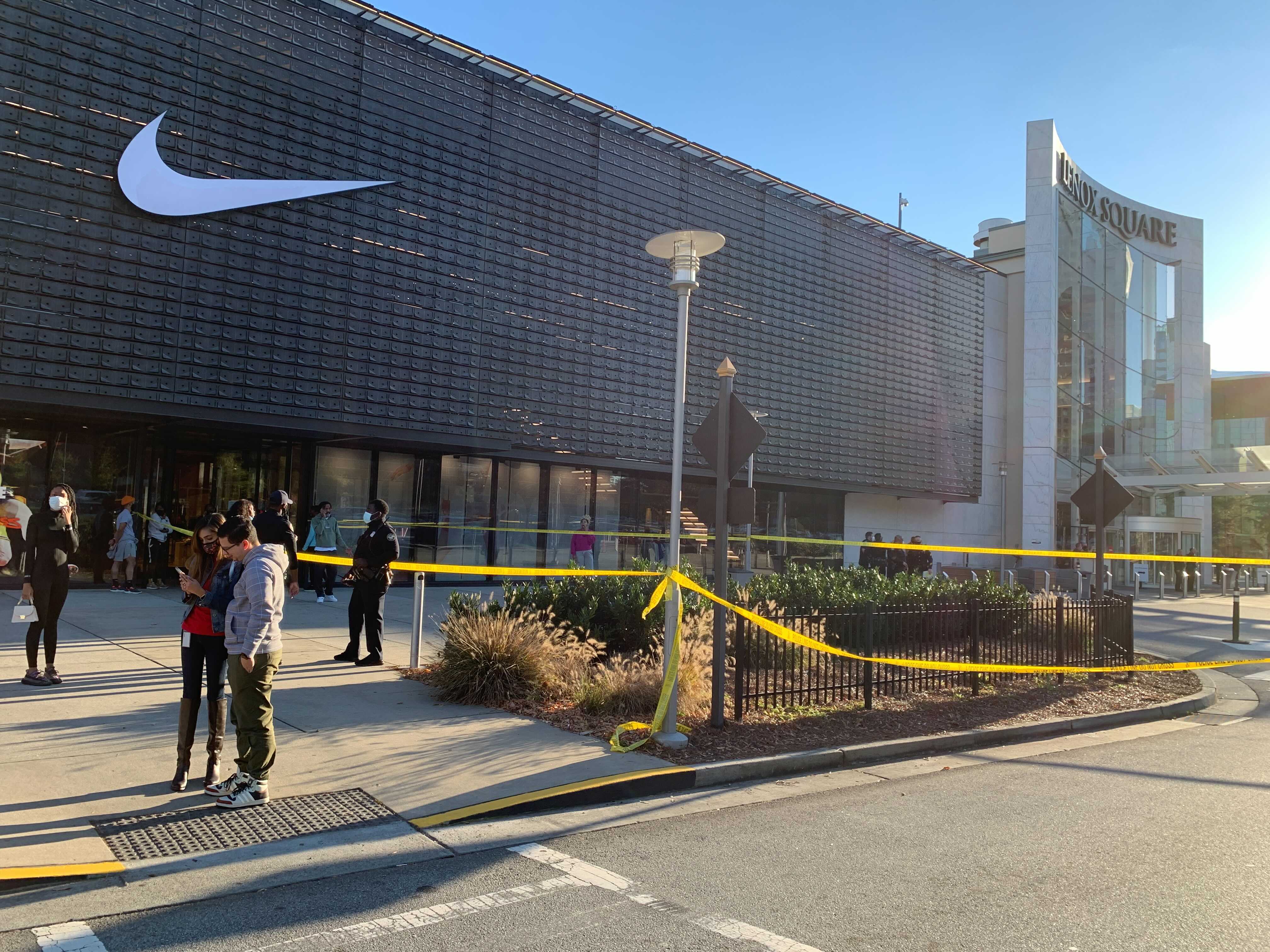 Argument leads to shooting at Apple Store in Atlanta's Lenox