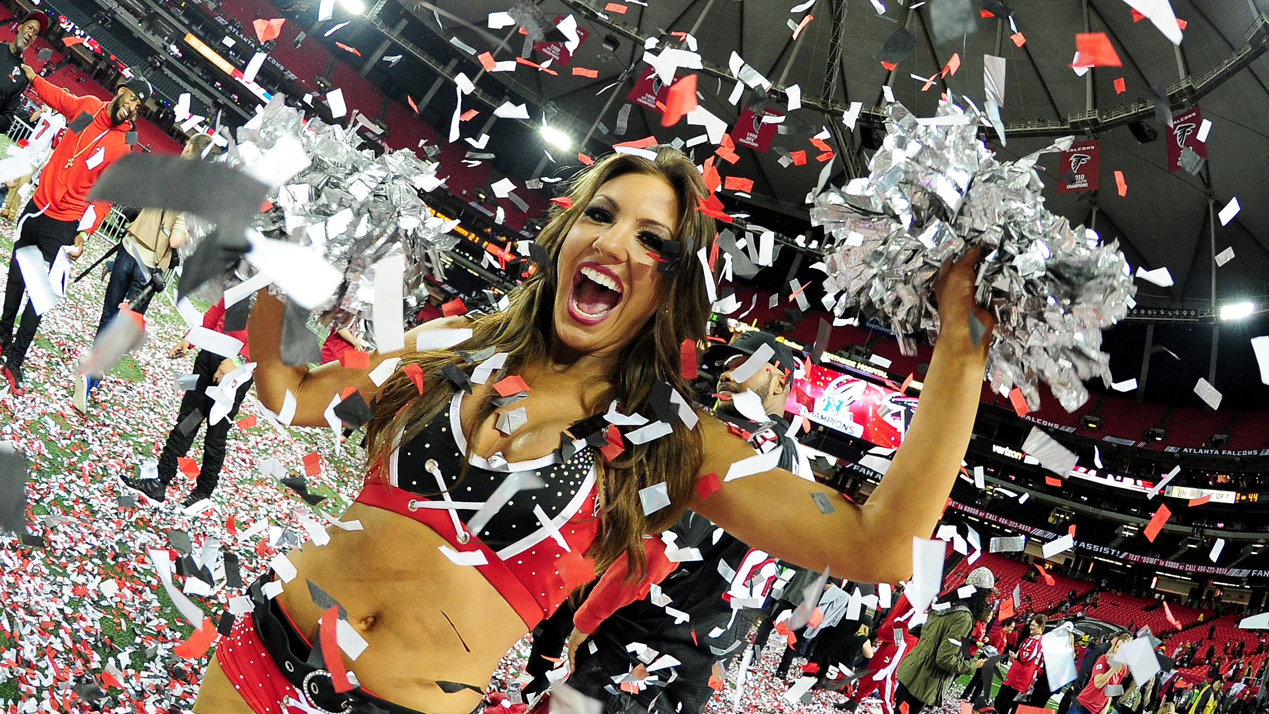 Atlanta Falcons cheerleader gets surprise wedding proposal at final game