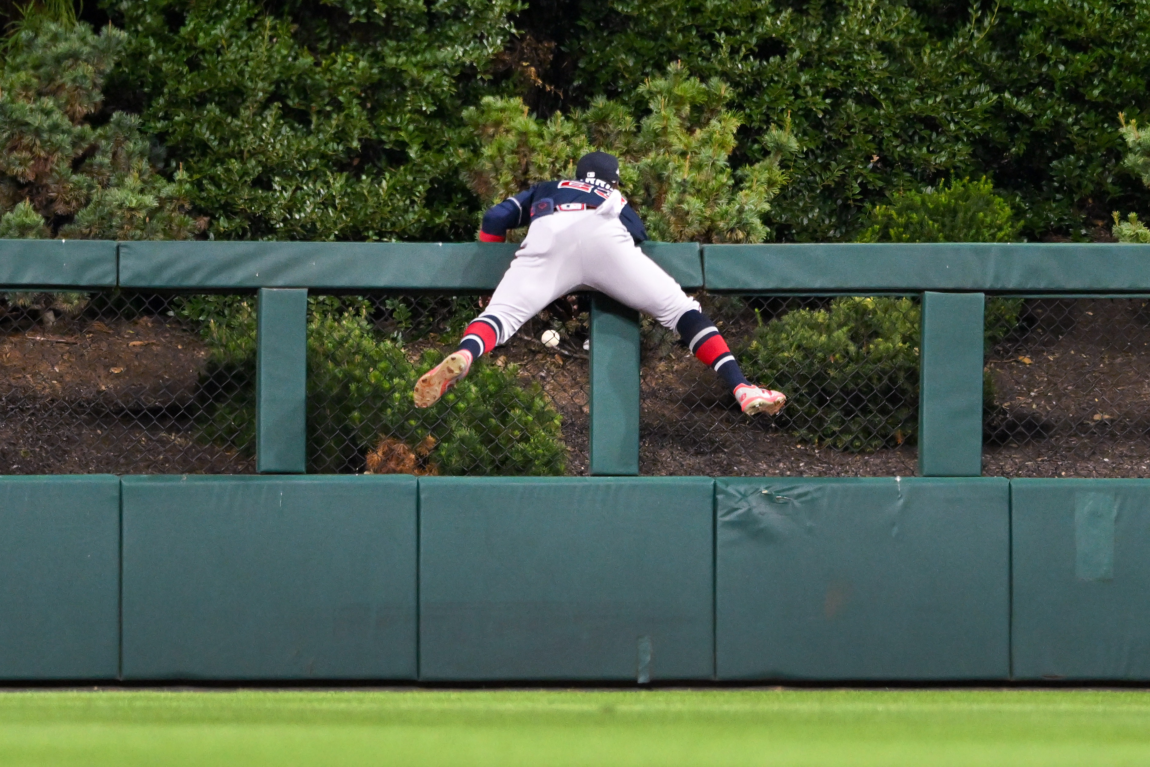 Ken Sugiura: Even with home-run binge, Braves' Matt Olson less than  impressed with himself, National Sports