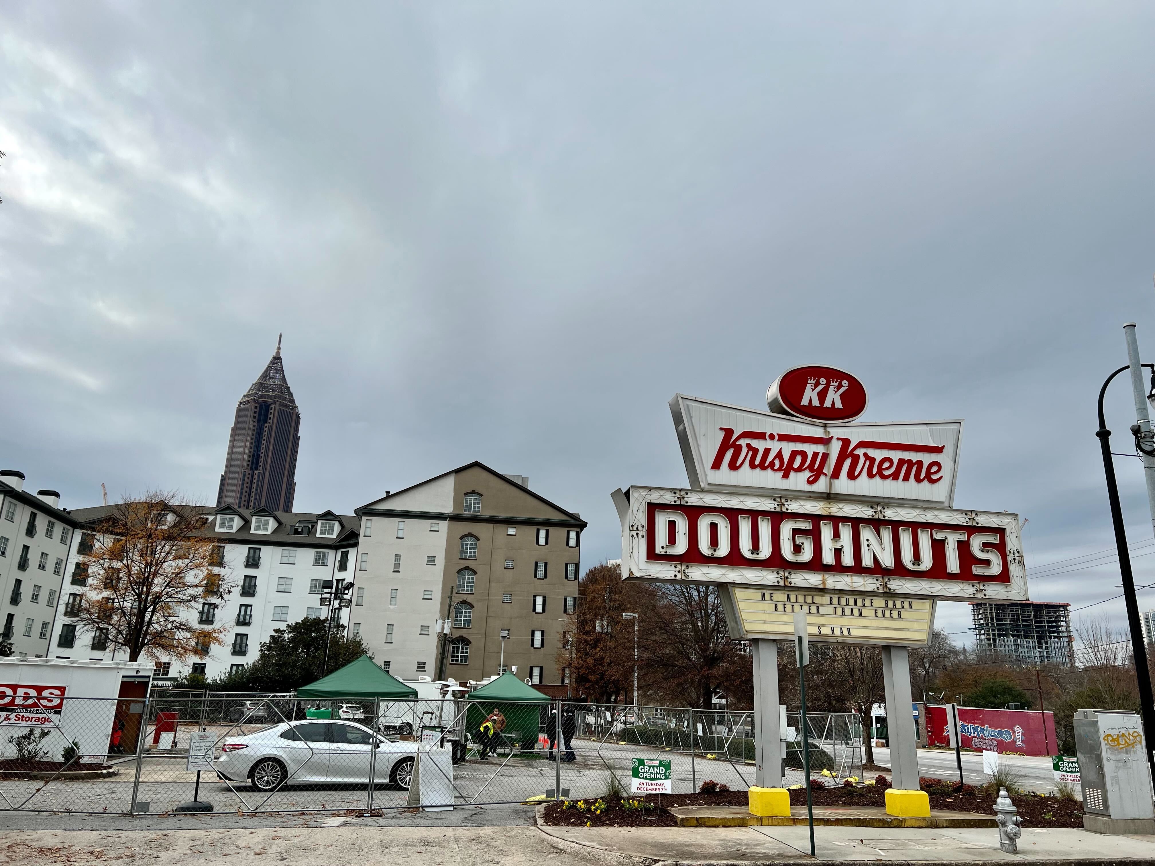 Customers are directed by signage to an entrance on Argonne Avenue, from which they wind their way through the drive-up-only, cashless ordering system.