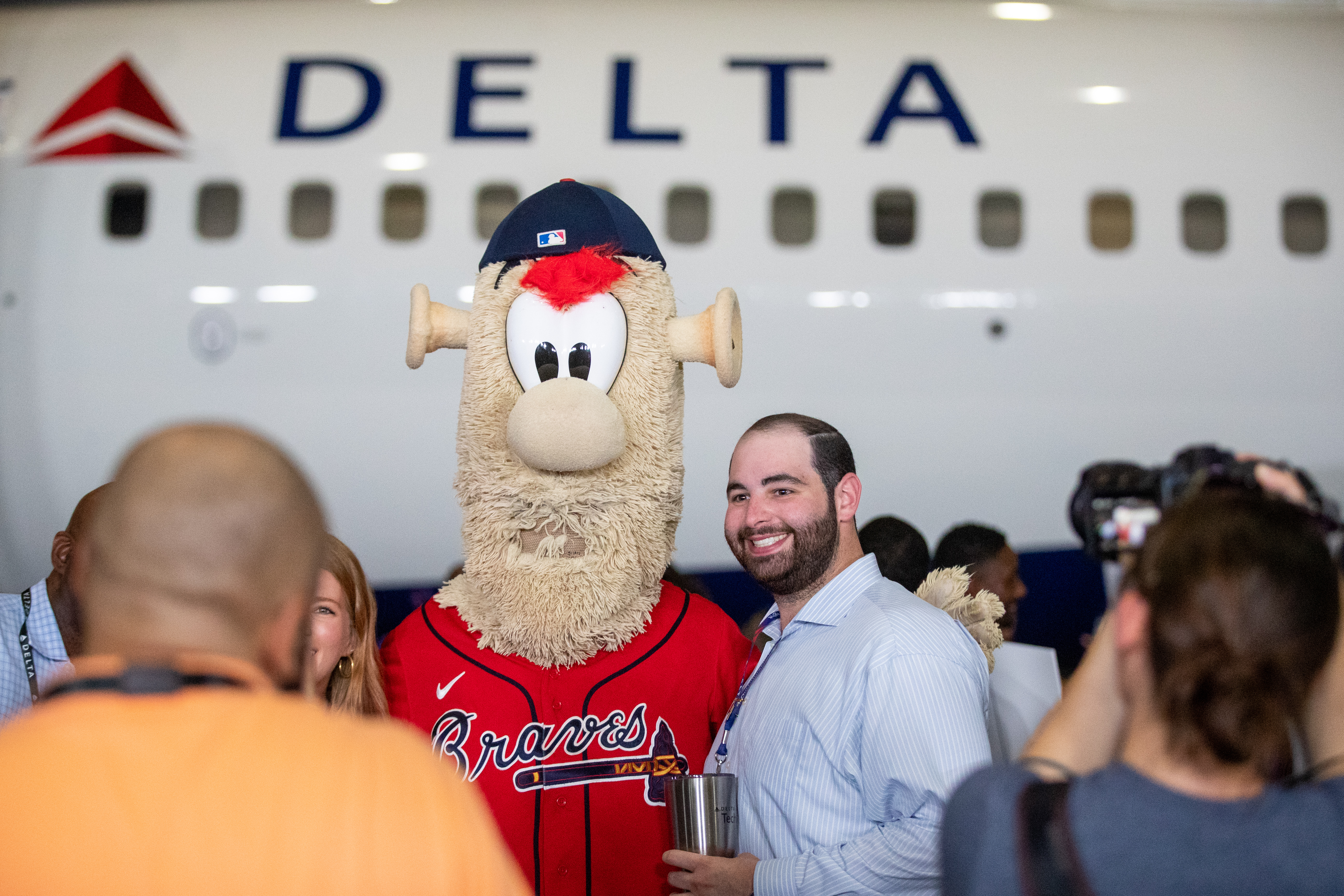 Braves Plane Ozzie Albies 2022