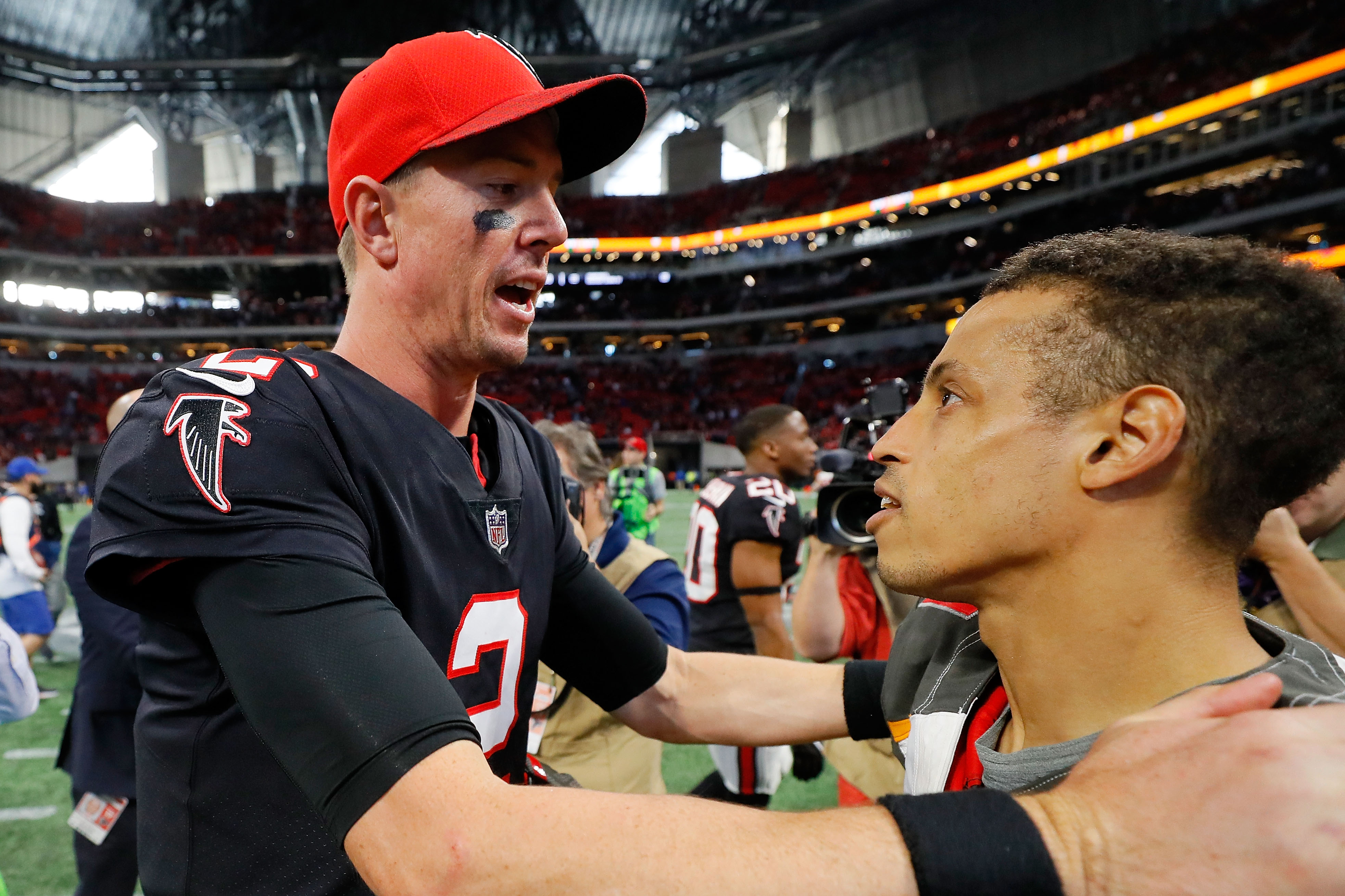 Jac Collinsworth helps Matt Ryan sell jerseys at Atlanta Falcons team store