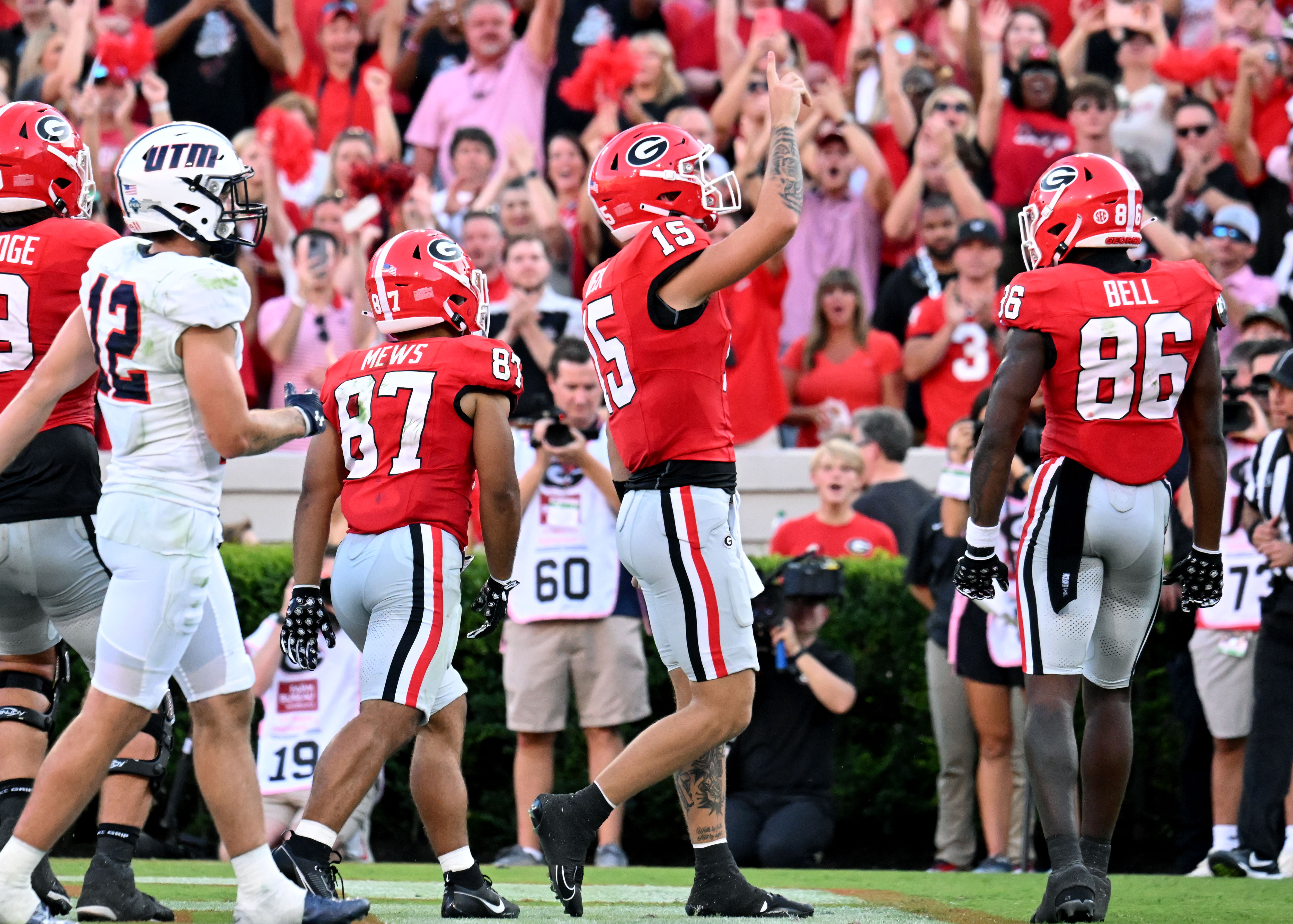 Georgia Bulldogs move up to No. 2 in both polls