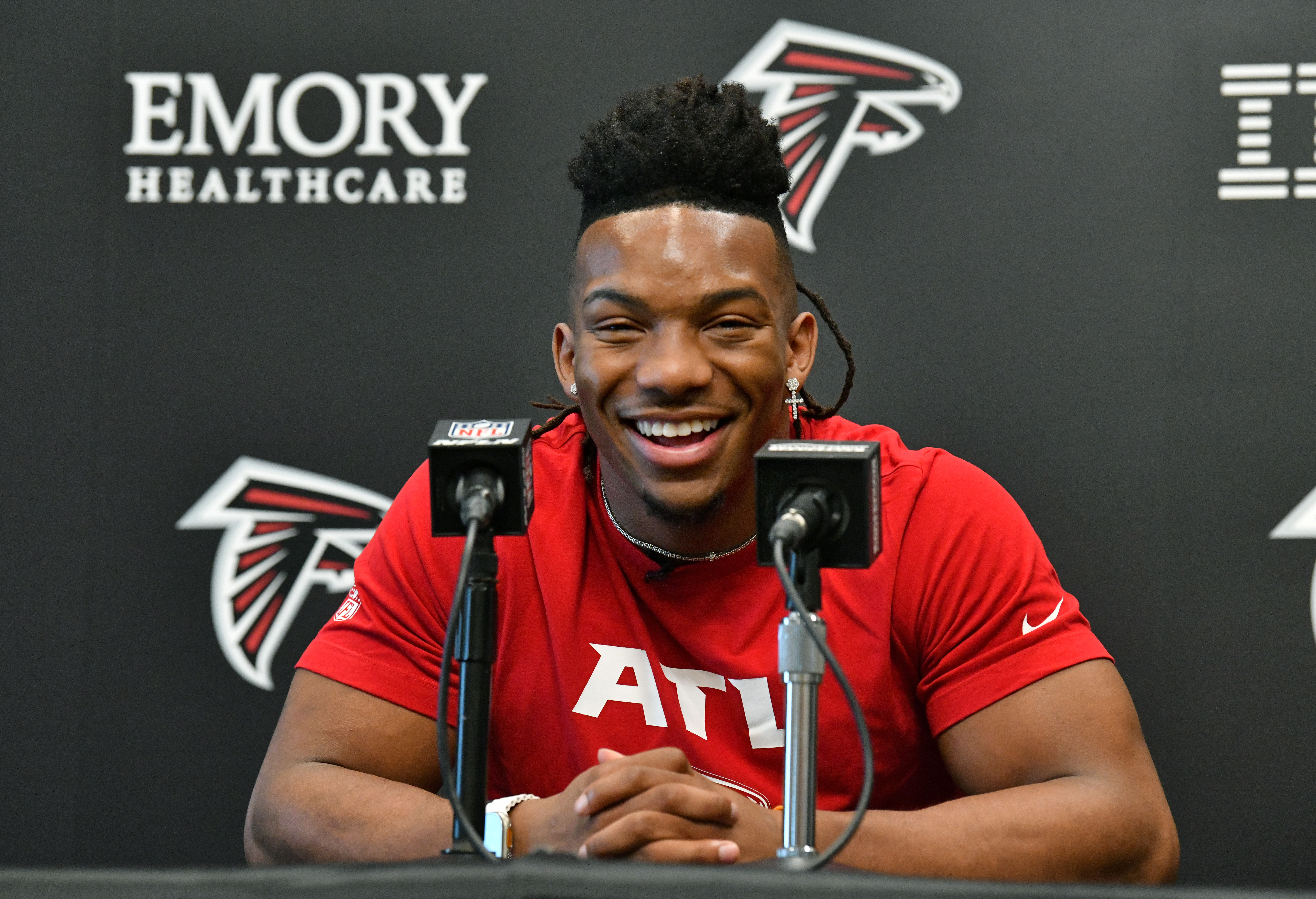 Meirov] #Falcons rookie RB Bijan Robinson will wear No. 7 in the NFL — the  same number Michael Vick once wore for the franchise. Kicker Younghoe Koo  will switch to a different