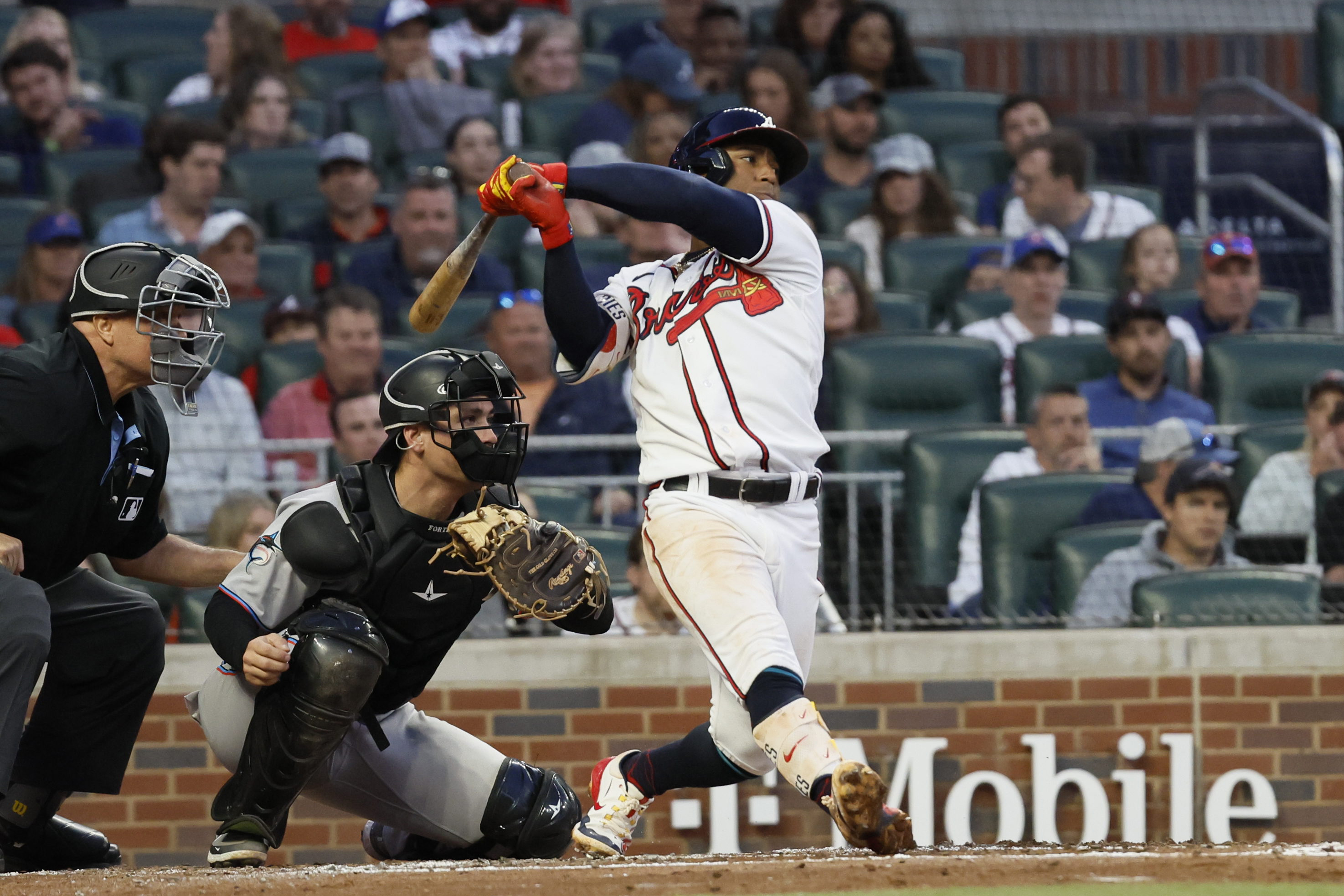I love switch-hitting': Braves' Ozzie Albies doesn't intend to change