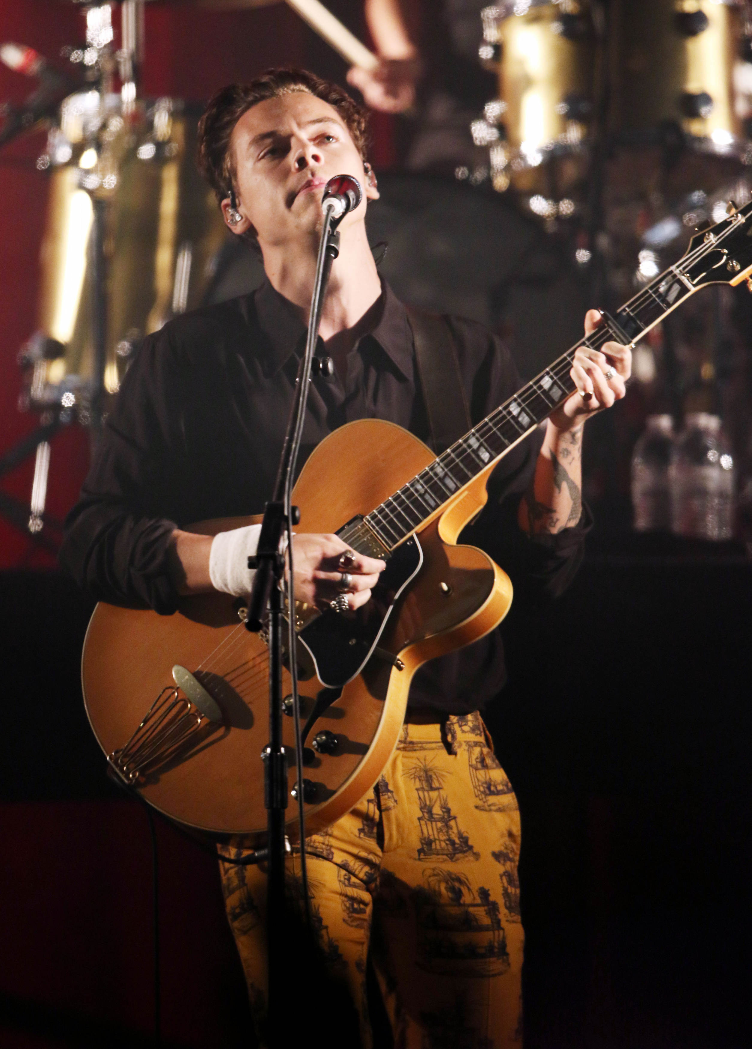 Concert review and photos: Harry Styles proves he has charm and