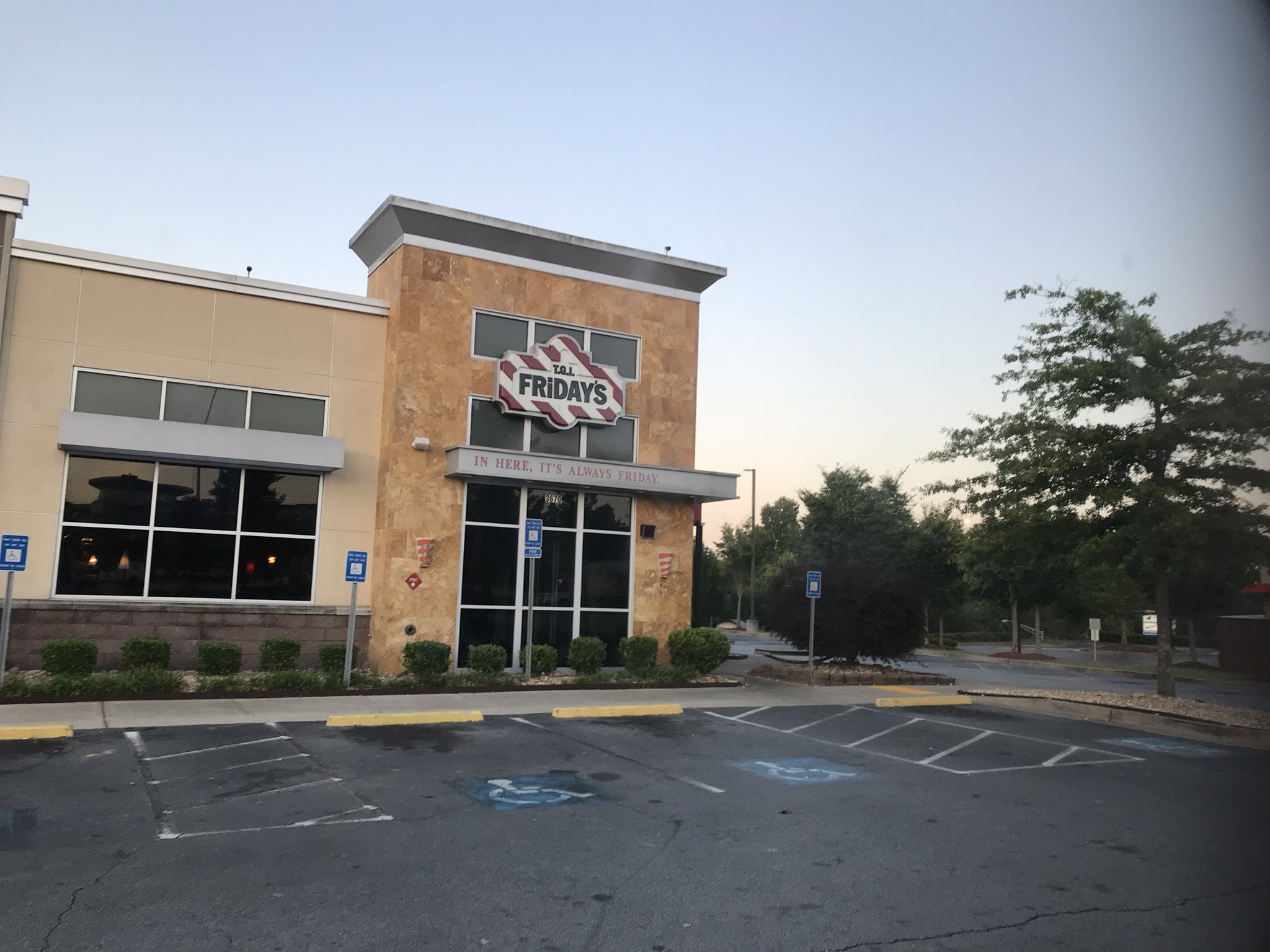 Vandals smash car windows at popular shopping center