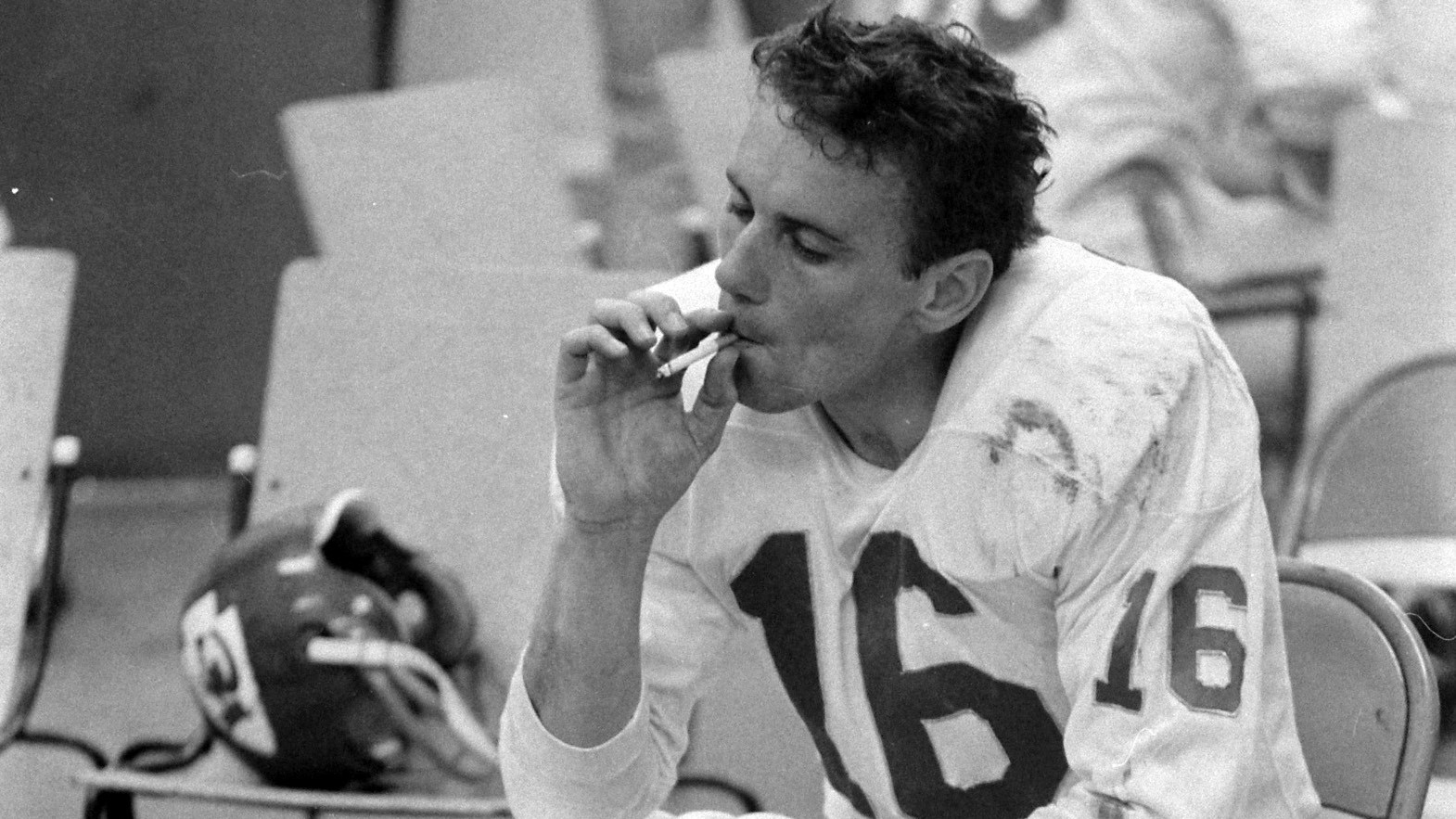 Len Dawson's cigarette photo from Super Bowl halftime remains iconic