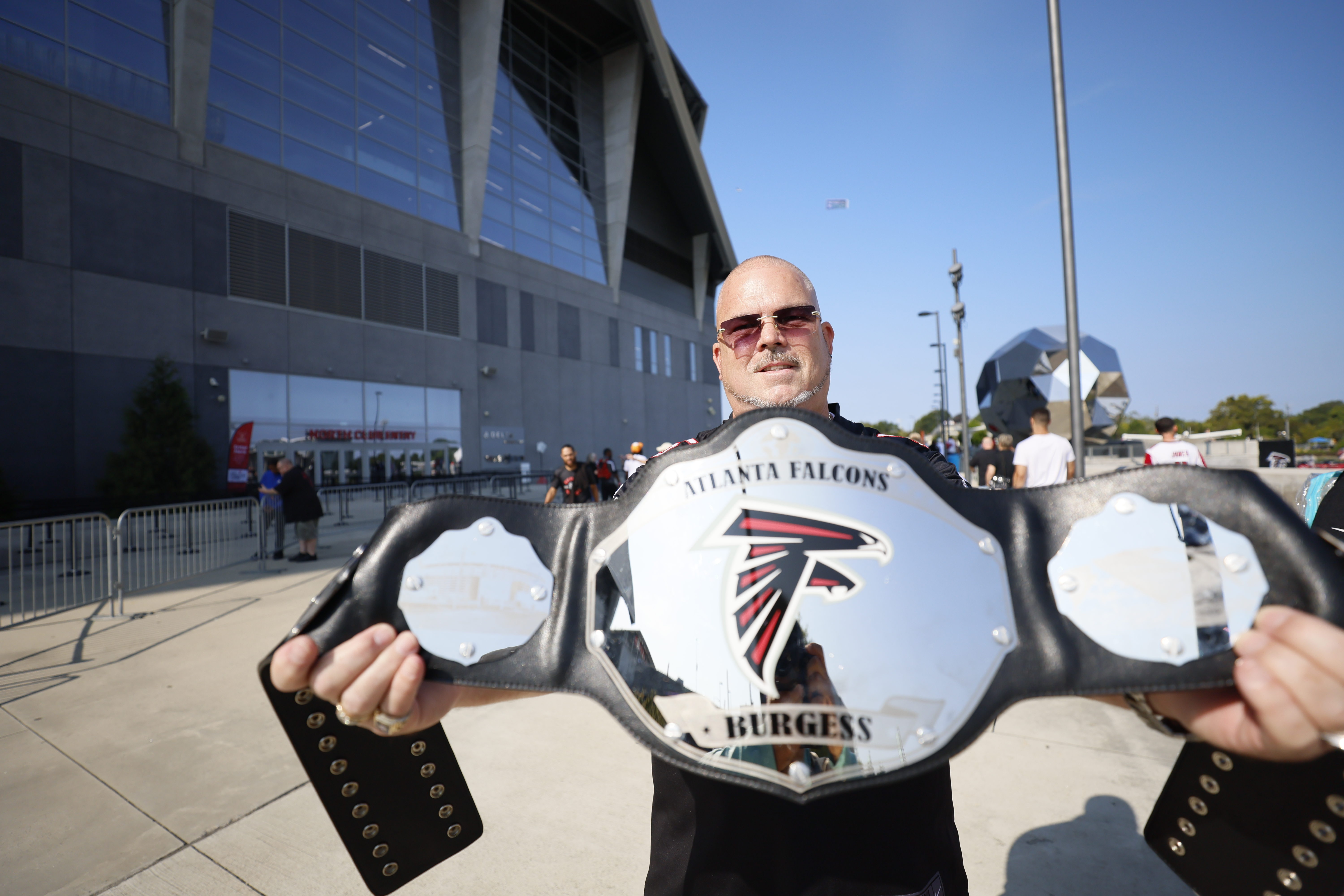 Saints defeat Falcons 27-26 in nail-biting fashion