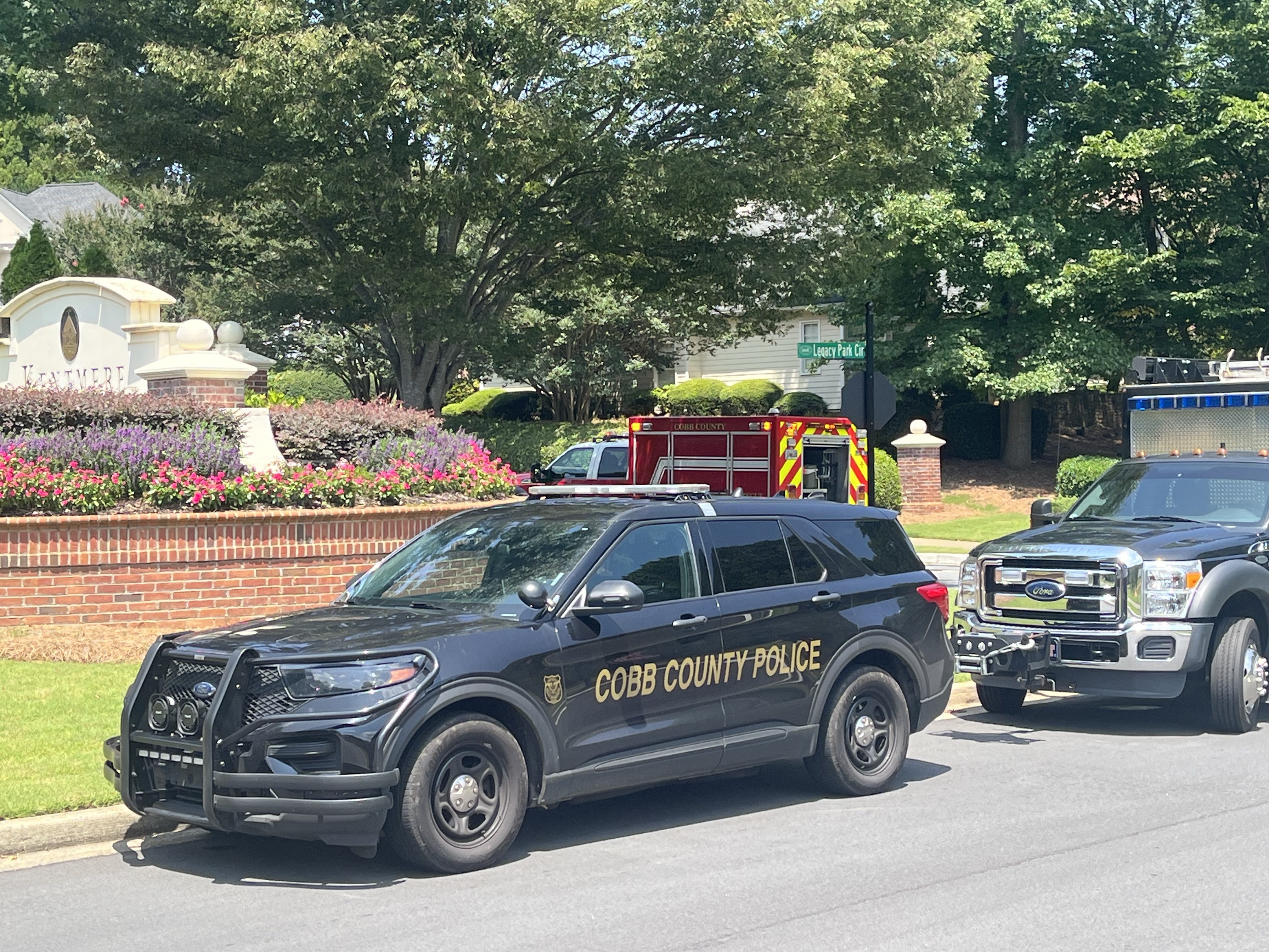 Man dies after shooting himself during Kennesaw standoff, cops