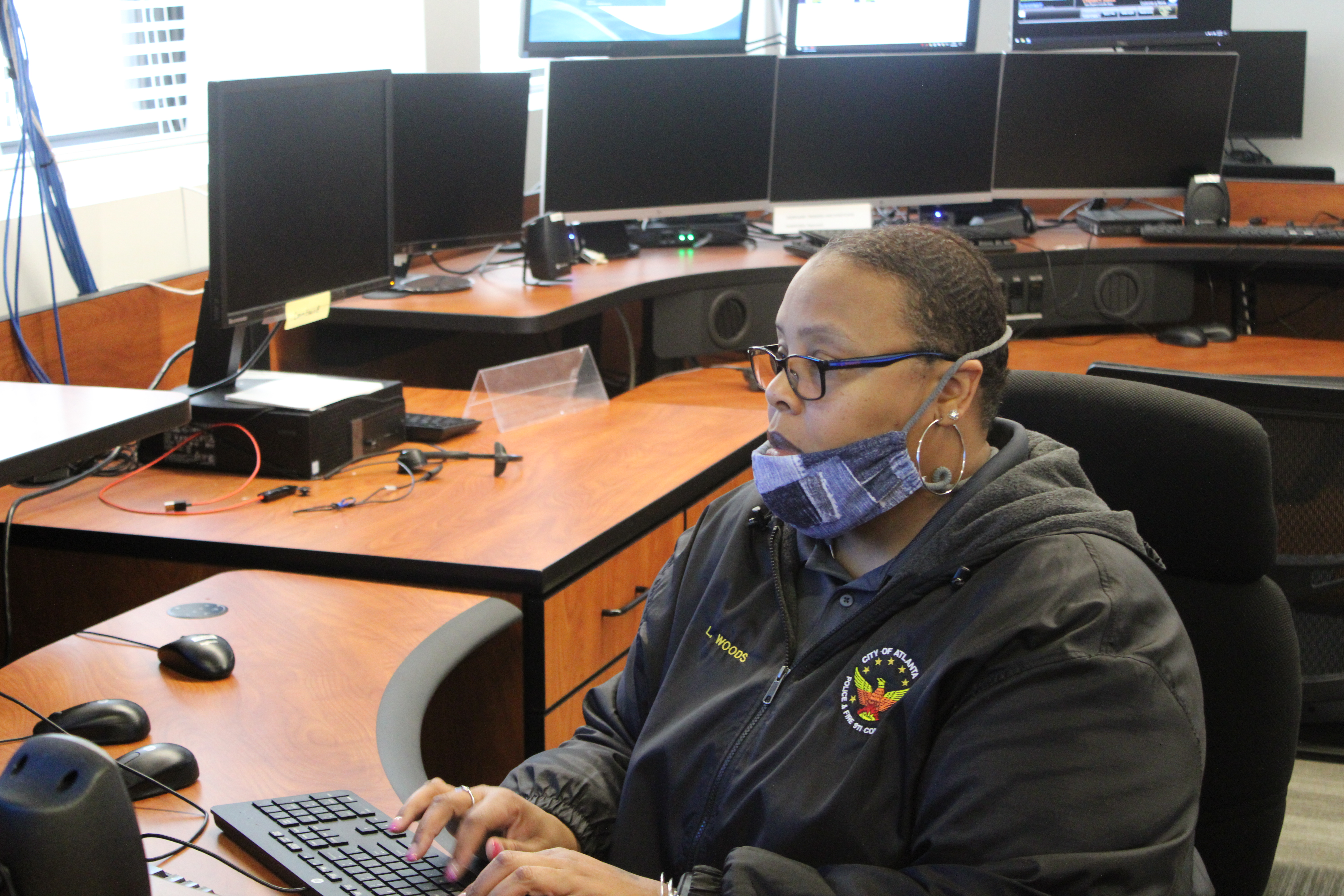 metro-atlanta-governments-scramble-to-keep-911-dispatchers-amid-high-turnover
