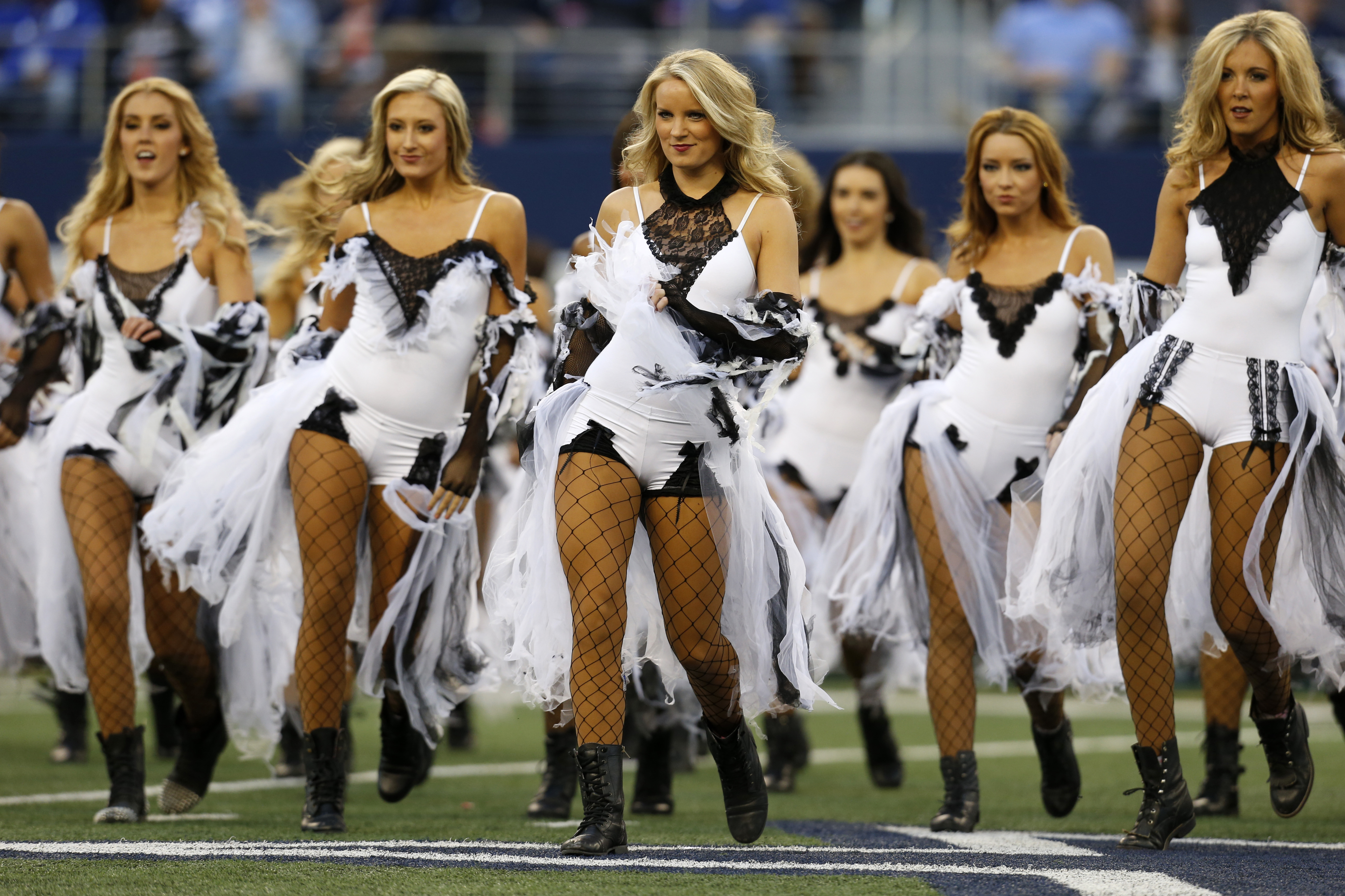 Titans cheerleaders dress for Halloween – New York Daily News