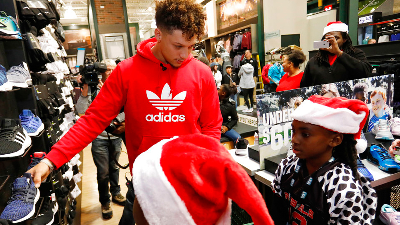 Patrick Mahomes Embraces Family in Kansas City Chiefs Jersey & Cleats –  Footwear News