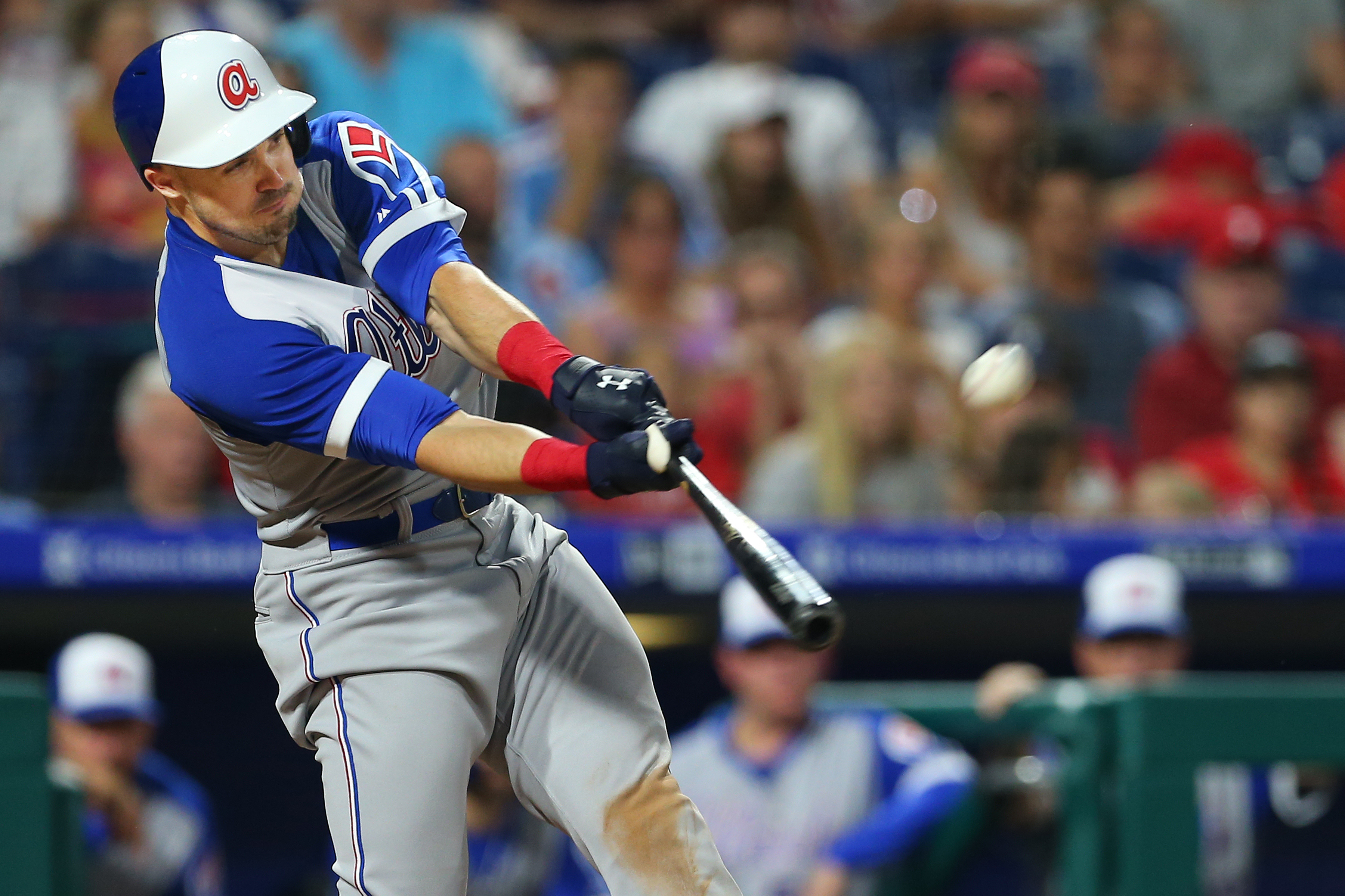 Photos: Braves wear throwback uniforms, punish Phillies