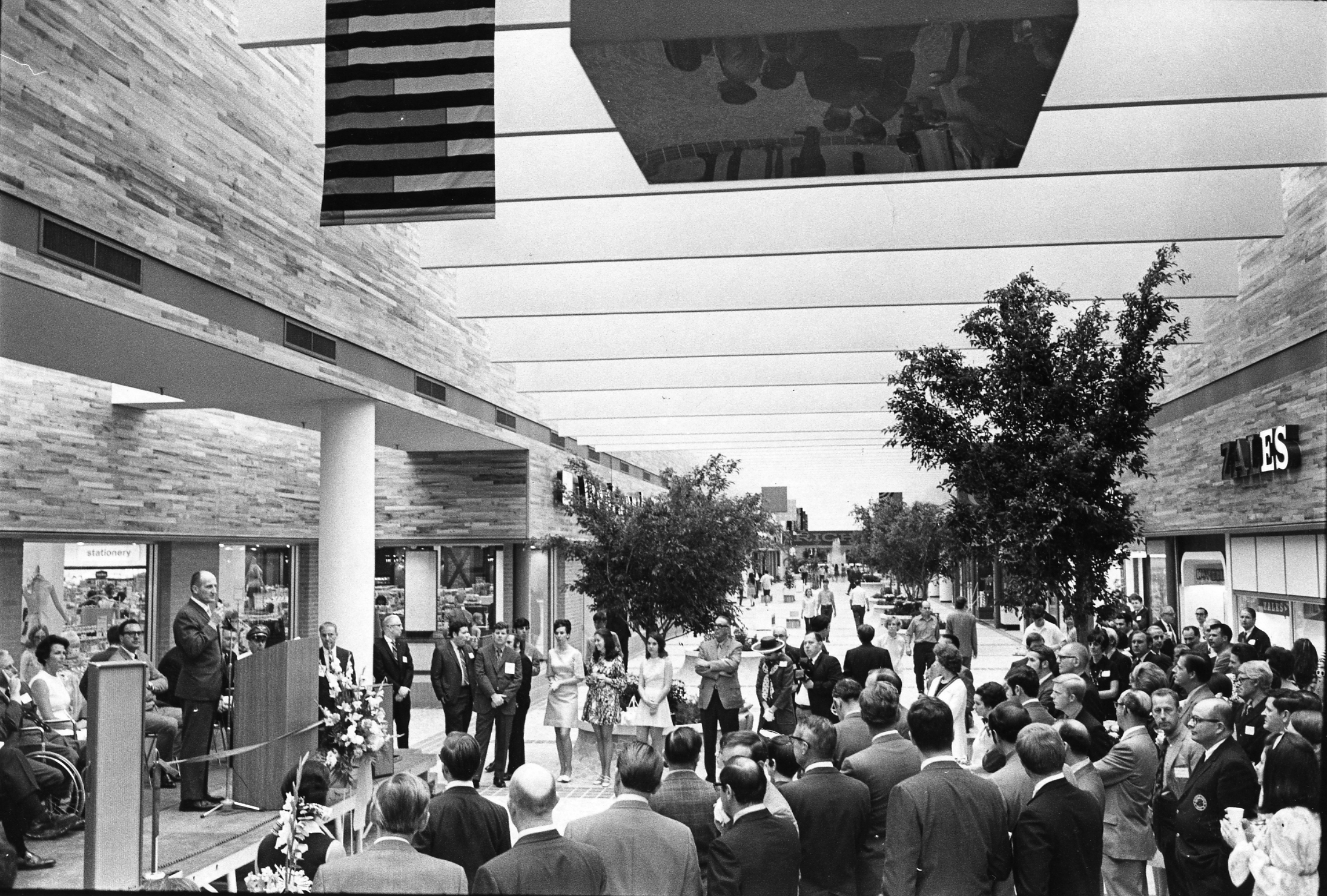 Throwback ATL Retail: Rich's at the newly opened Cumberland Mall in metro  Atlanta (1973). And yes, it is VERY 70s. : Atlanta
