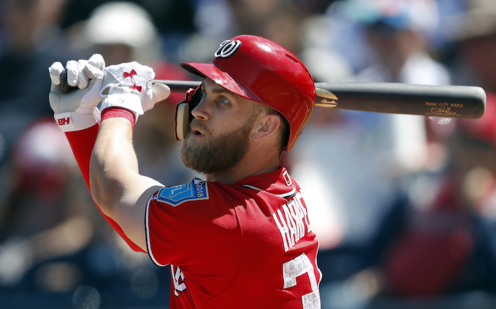 Nationals' Bryce Harper hits home run despite breaking bat, being left with  handle after swing