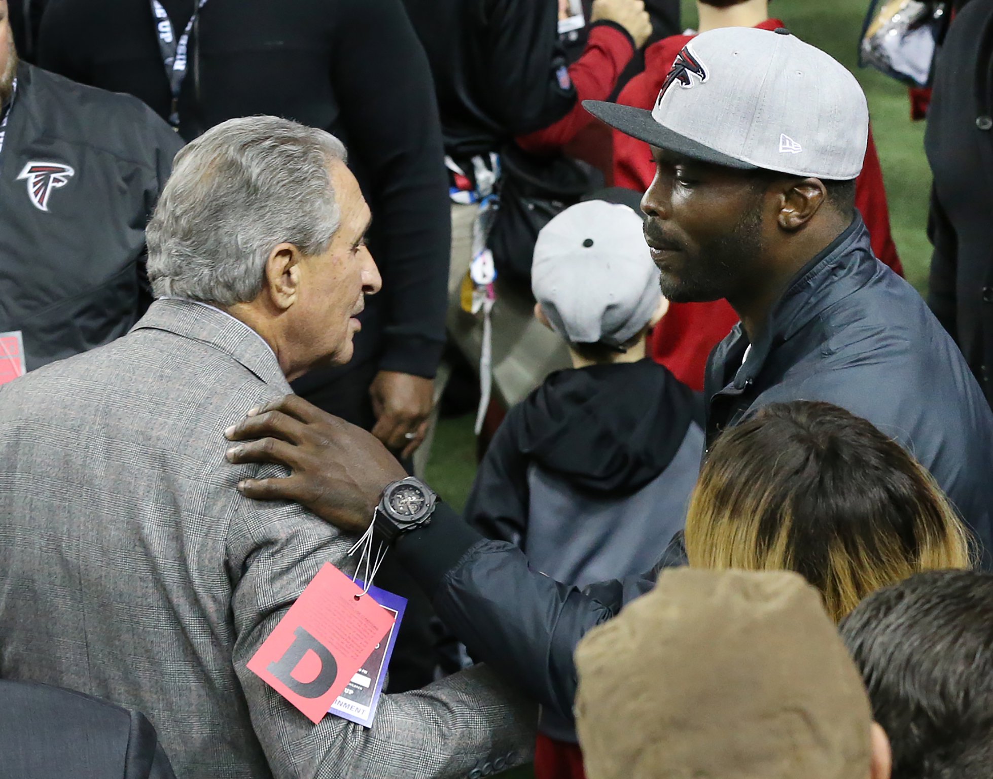 Falcons' Arthur Blank on Michael Vick: 'Deeply disappointed and betrayed'